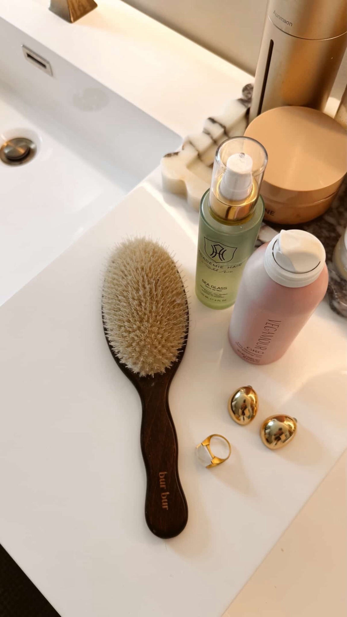 Love seeing @academiehair Sea Glass in @mrsmiastone ‘s counterscape 🤍💎🐚

#LTKselfcare #LTKBeauty