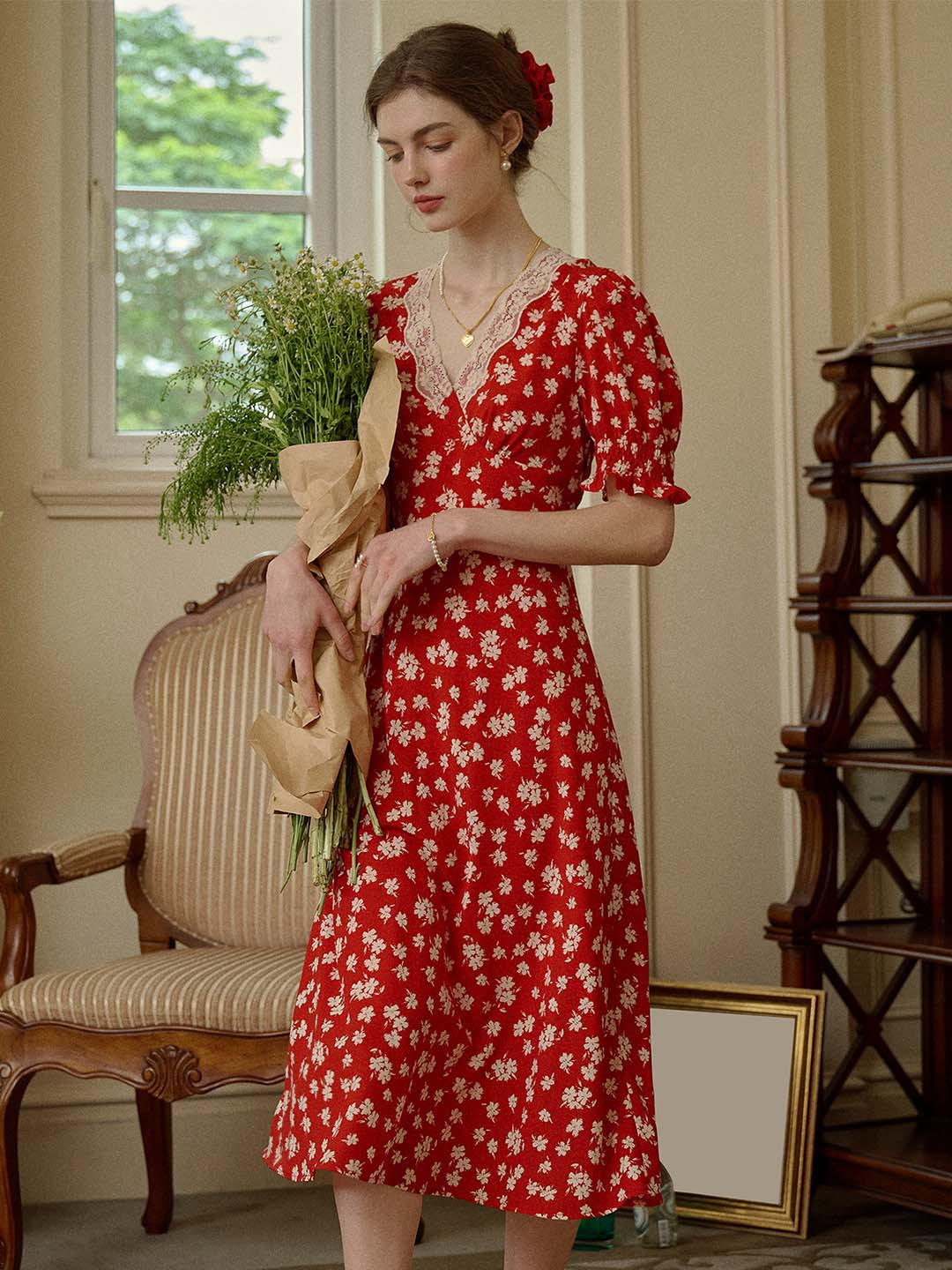 Stormi Charming V-neck Lace Trimmed Floral Print Dress | Simple Retro