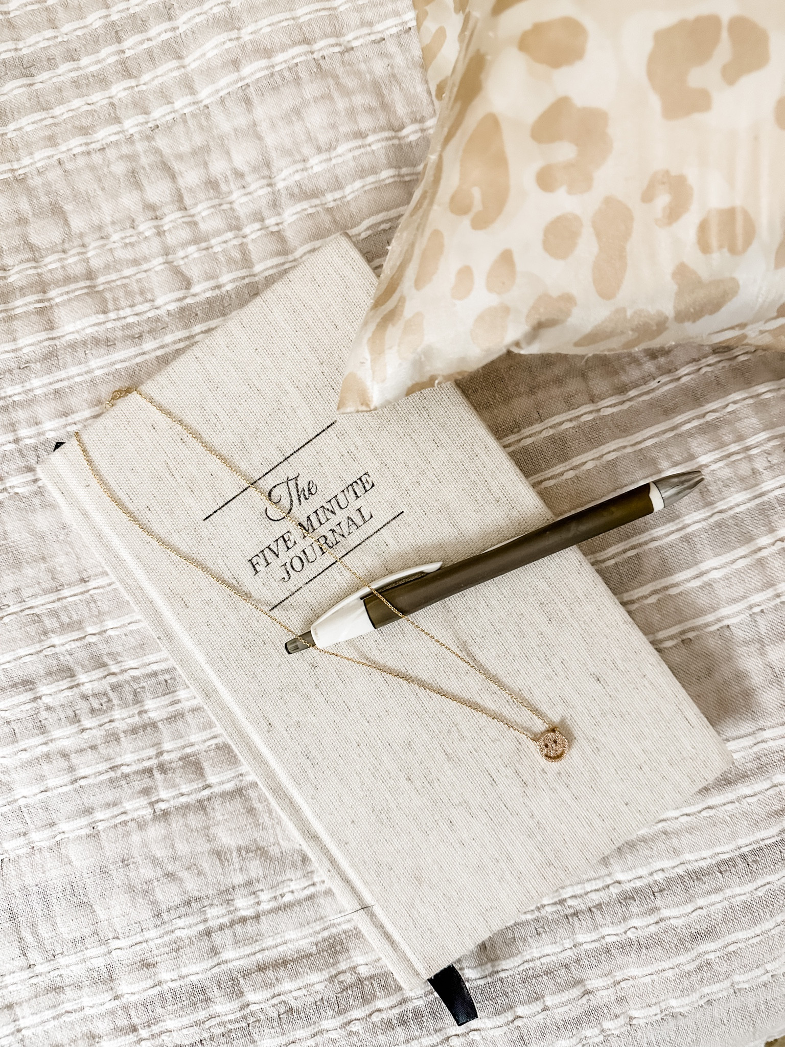 This 5 minute journal doesn’t get talked about enough! A quick and easy way to get your day started and end with gratitude. Always helping you to look on the positive side of life. 

#LTKSeasonal #LTKHoliday #LTKunder50