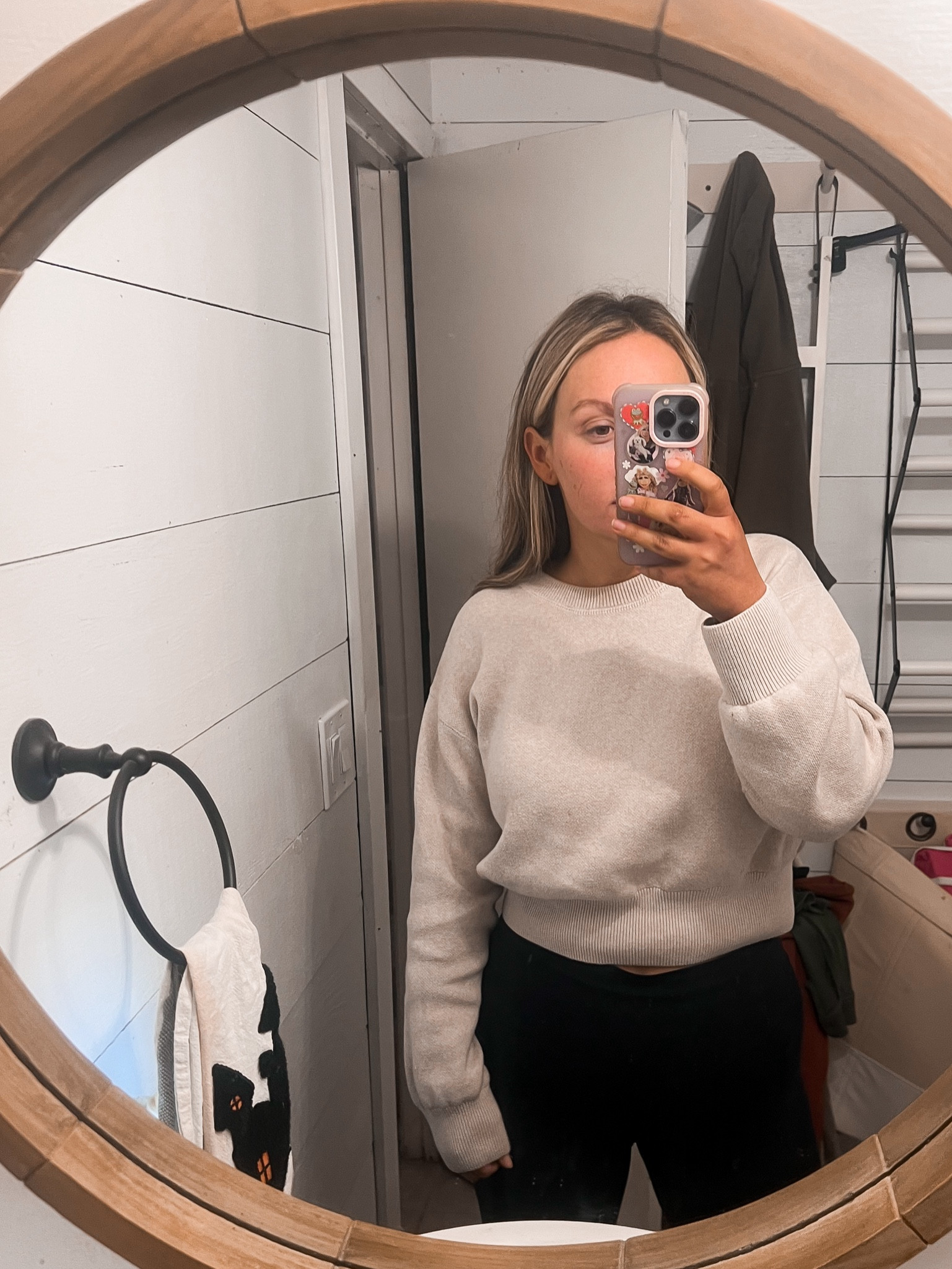 I can’t shut up about this sweater it is the most perfect sweater with leggings!! 

#LTKMidsize