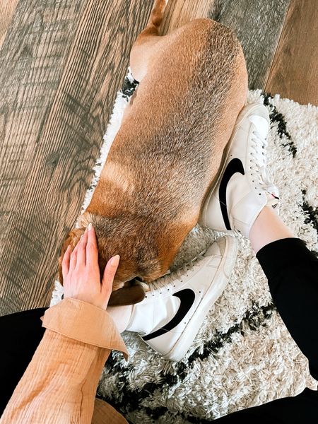 When you try to take a photo of your new Nike Blazers, but your dog is clingy and won’t move out of the shot. 🐶👟🖤
Style : Nike Blazers Mid ‘77 - color white/blackk


#LTKshoecrush