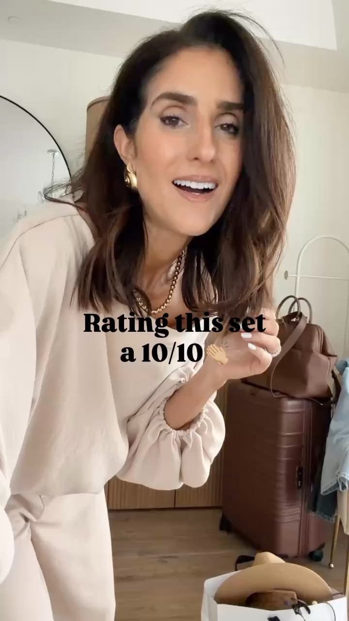 Rating this matching set a 10/10!! I’m just shy of 5-7” wearing the size small in the color apricot #stylinbyaylin #aylin #amazonset #matchingset

#LTKOver40 #LTKootd #LTKSeasonal