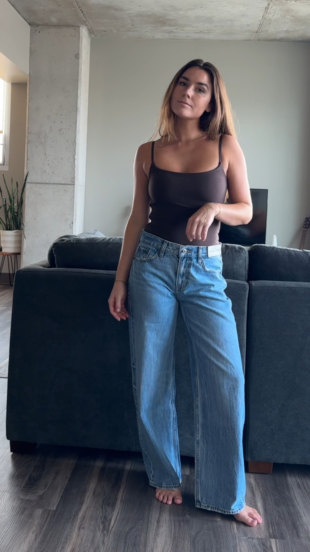 Abercrombie low rise ultra loose jean | wearing size 24 short
#abercrombie #lowrisejeans #denim #ltkstyle 