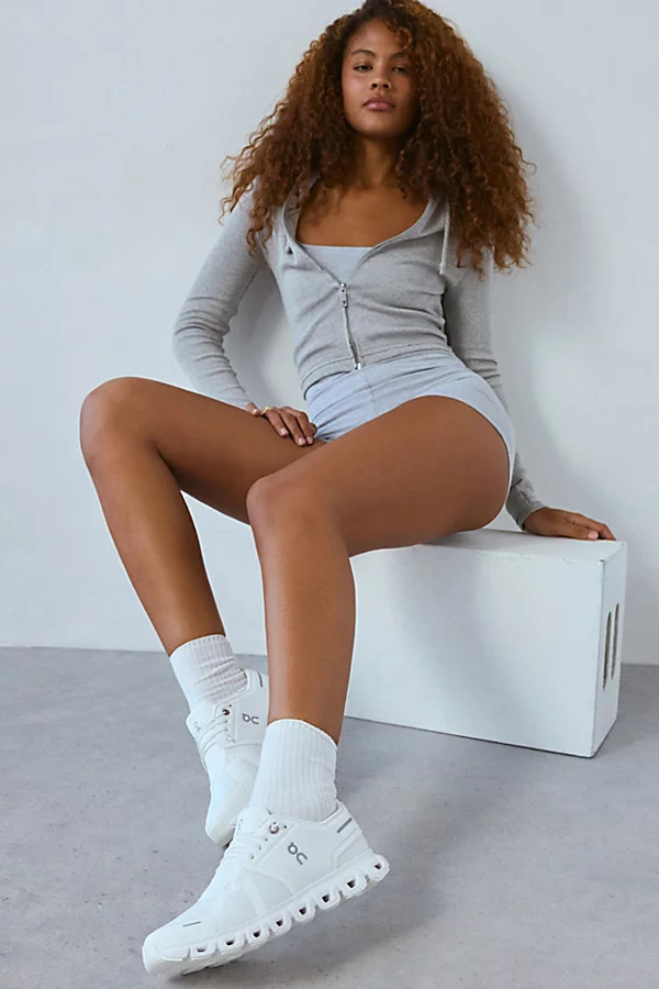 On Women's Cloud 6 Sneaker in White/White, Women's at Urban Outfitters | Urban Outfitters (US and RoW)