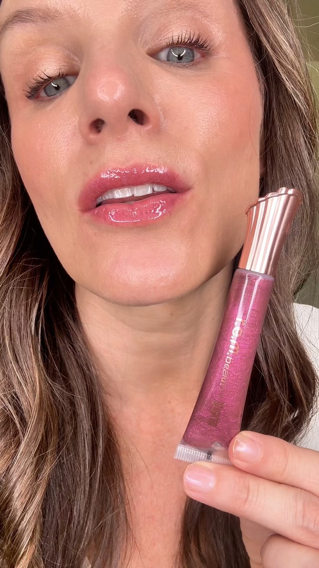 This REM Beauty x Wicked gloss in Pretty as Poppy is unreal. 🔮✨ Glassy shine, violet–gold shimmer, and a spicy little plump. Obsessed. #rembeauty #rembeautyxwicked #plumpinglipgloss #plummpinglipoil #wickedthemovie

#LTKBeauty #LTKOver40