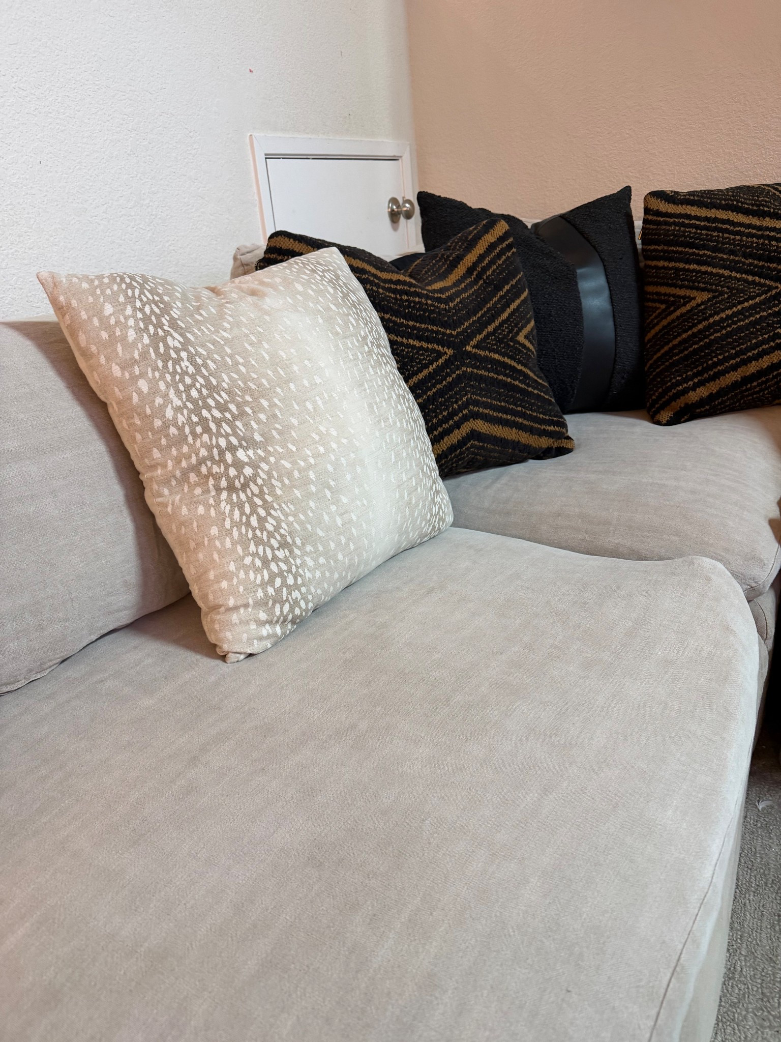 #Home #Couch #Pillows #PillowDecor 

#LTKHome