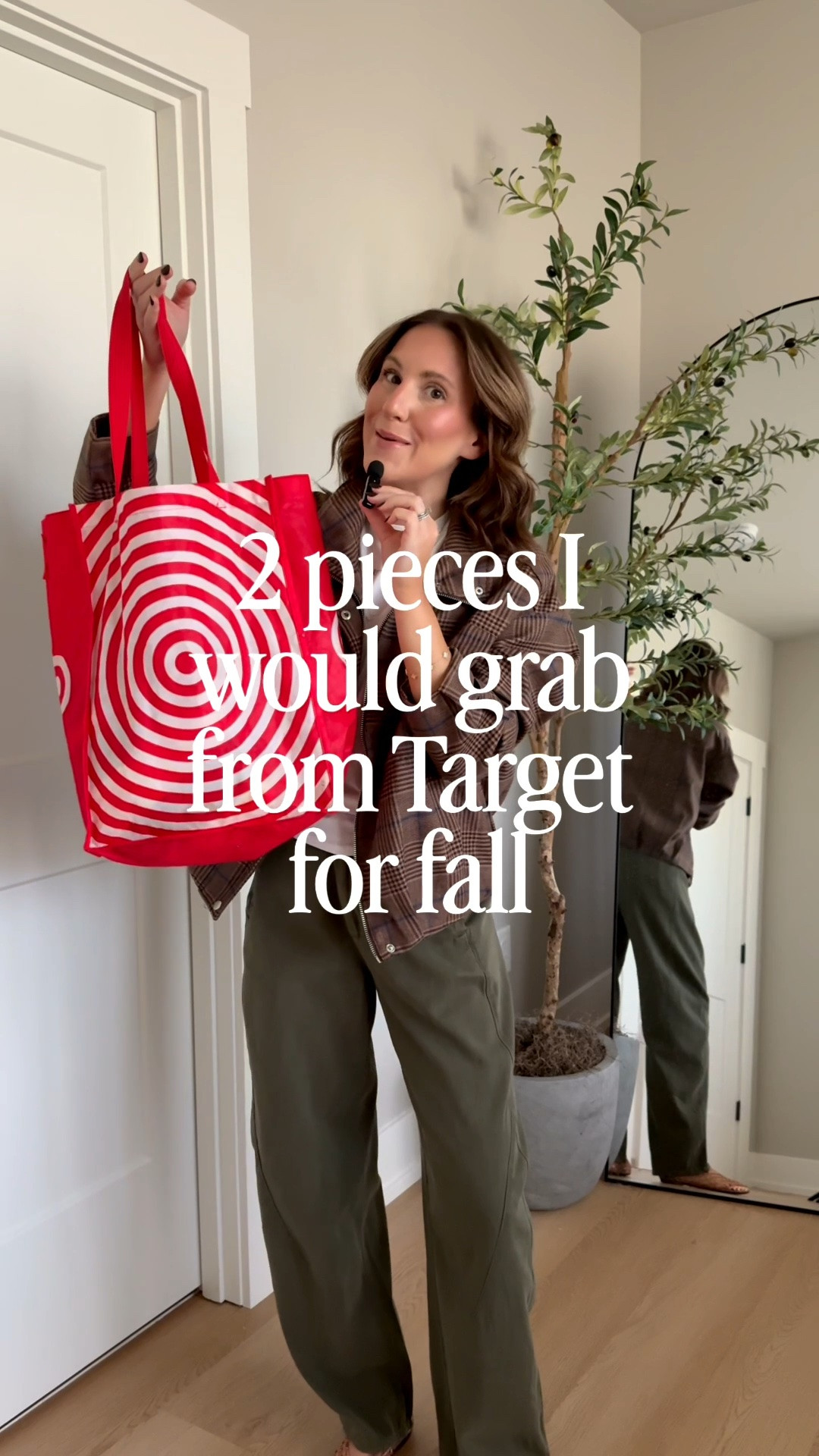 Two fall staples from @Target that are worth grabbing for fall! Obsessed with the fit of these pants and this jacket is giving major look for less!

Wearing a small jacket and size 2 pants