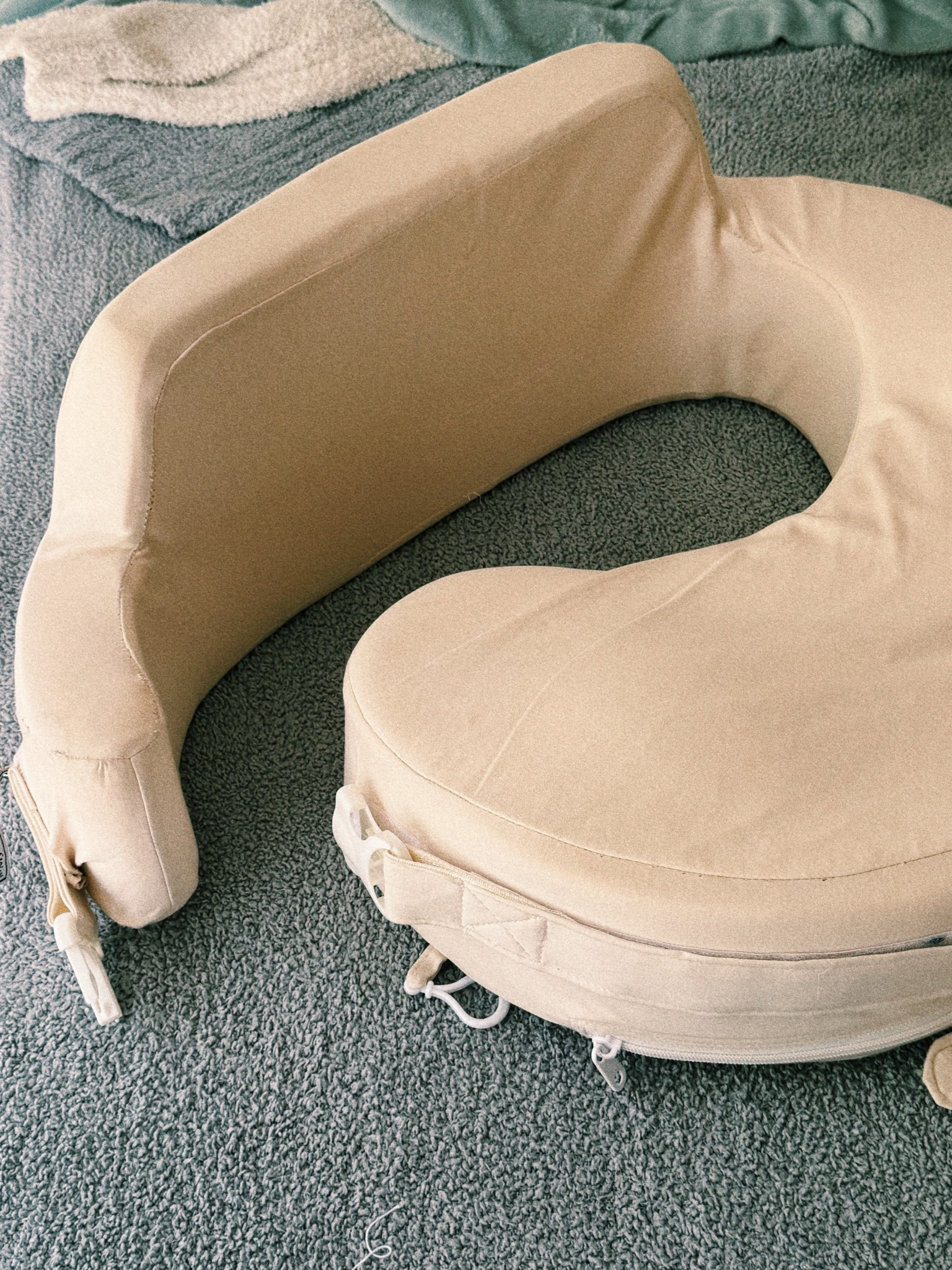 BREASTFEEDING PILLOW