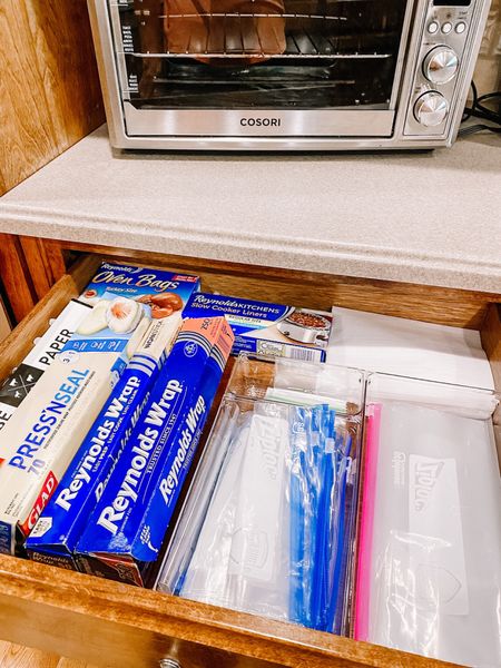 Everyone’s favorite drawer 💫🤩
.
.
@thecontainerstore
.
.
.
#storage #kitchenideas #kitcheninspiration #kitchenorganization #kitchendrawers #kitchensofinstagram #midweekmotivation #humpday

#LTKfamily #LTKunder50 #LTKhome