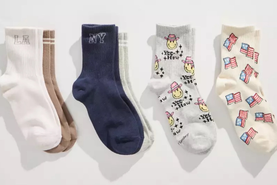 American Eagle has the cutest socks right now! 

#LTKstyletip #LTKSeasonal #LTKGiftGuide