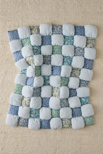 Printed Marshmallow Cloud Fleece Throw Blanket | Urban Outfitters (US and RoW)