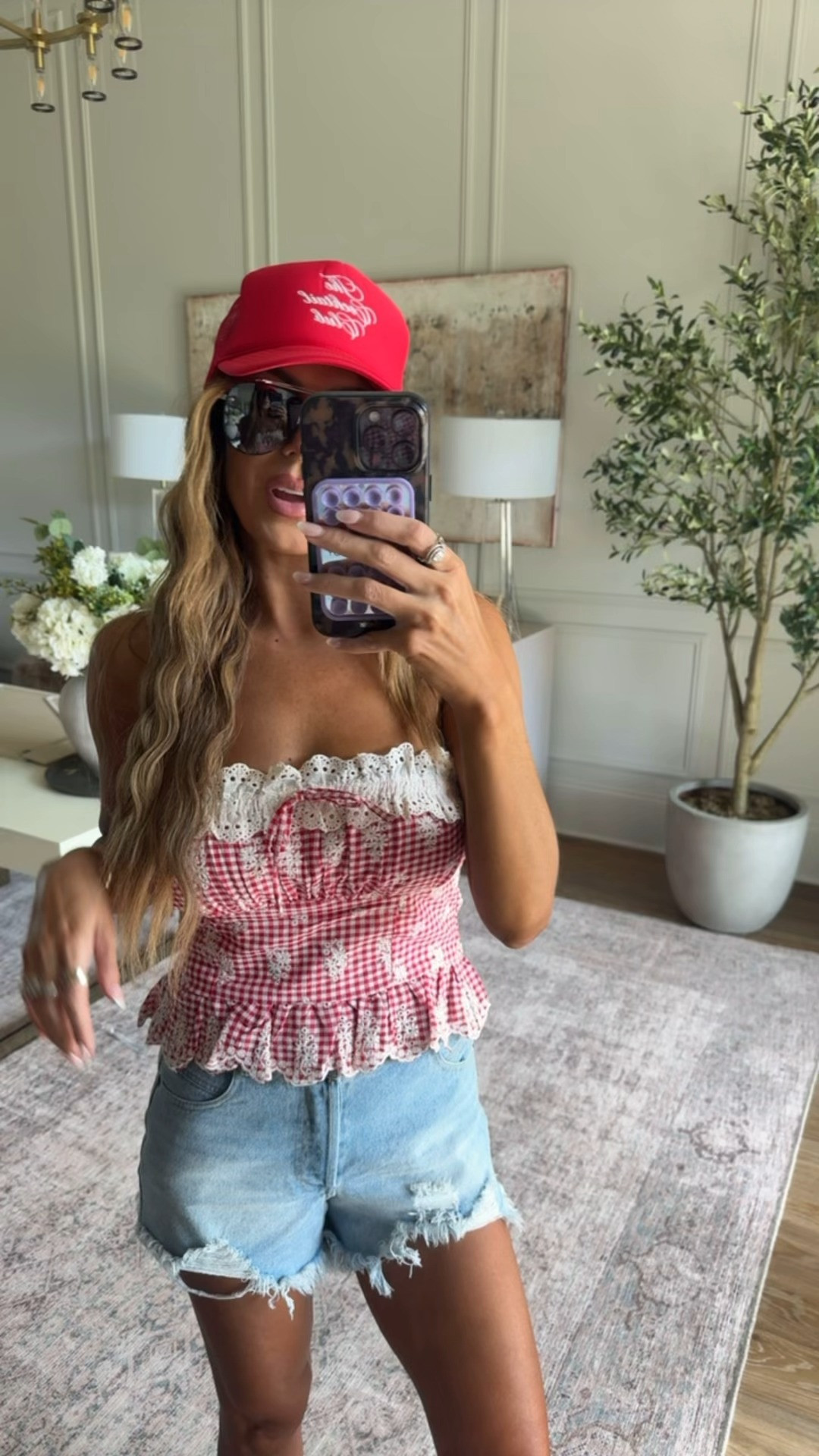 actually obsessed with this top ❤️ love a gingham moment!

wearing a small top and 26 in the shorts ❤️ use code hollie35 for 35% off! 

 