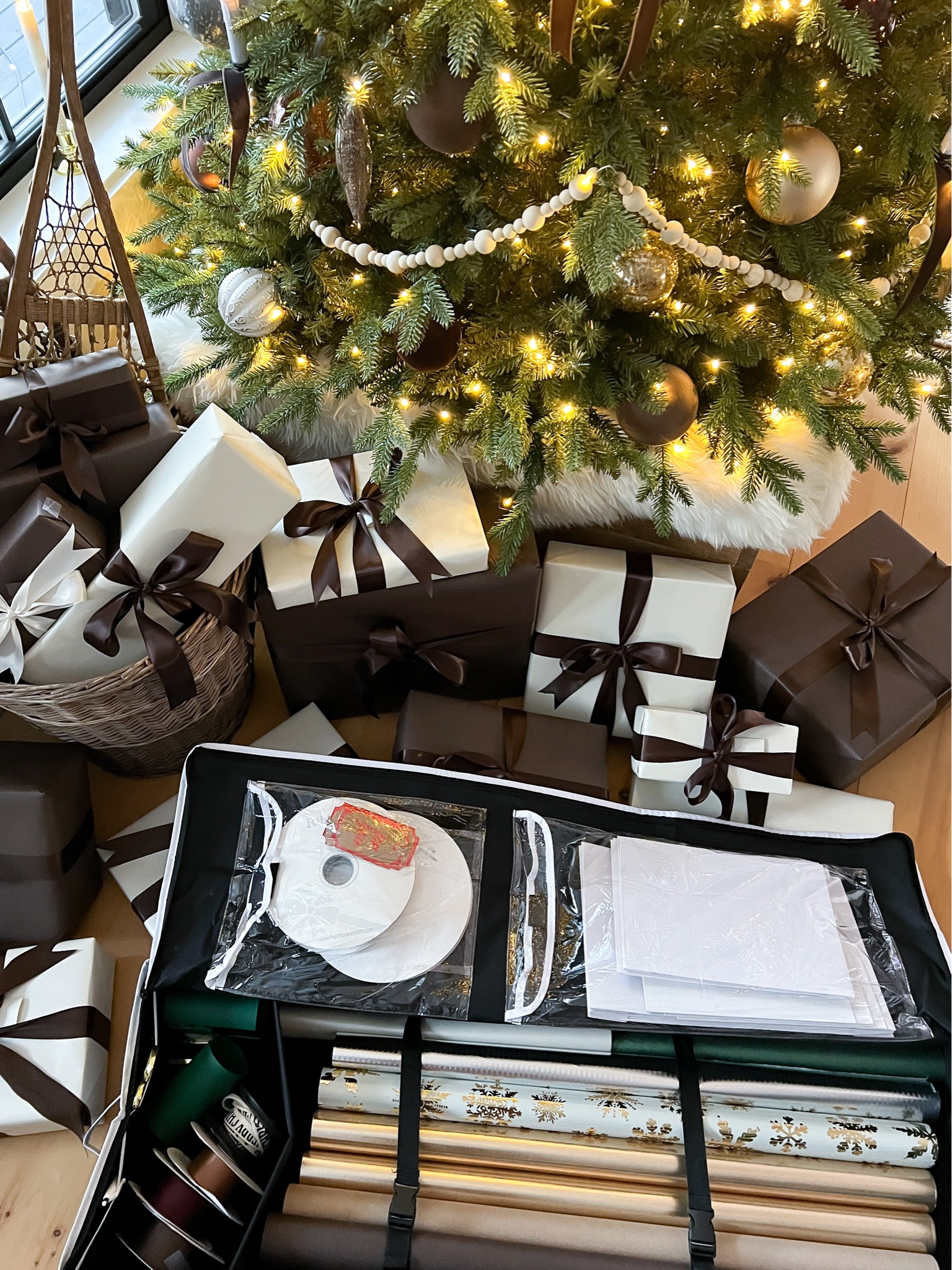 That’s a wrap | 🎁✂️

Gift wrapping | wrapping paper | Christmas presents | Christmas gifts | holiday storage | Christmas storage | holiday gift wrapping 

#homeorganization
#organizer 
#amazonfinds
#giftwrap
#holidaystorage 

#LTKSeasonal #LTKhome #LTKHoliday