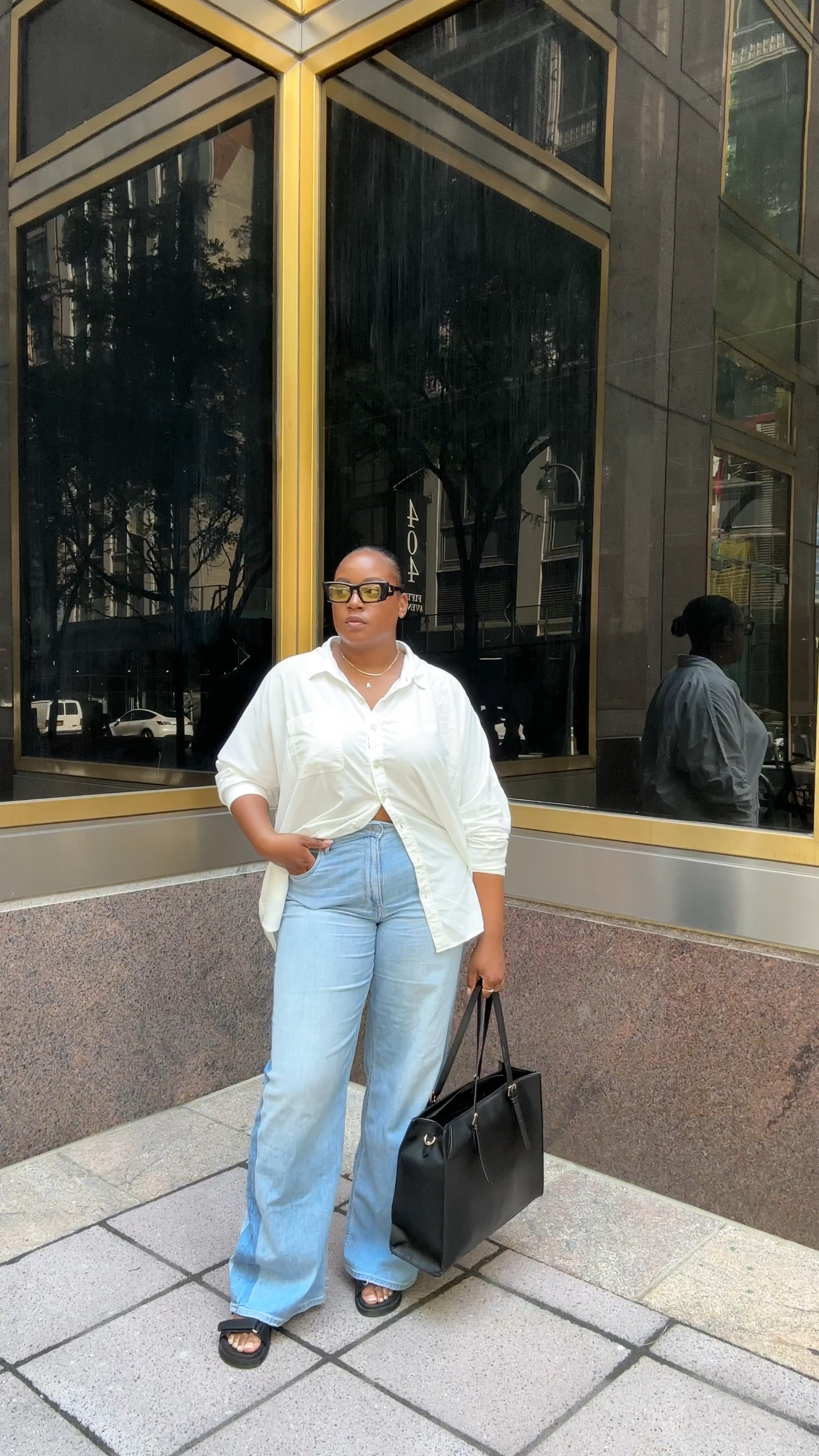 Casual work ootd #americaneagle #widelegjeans #midsizestyle

#LTKMidsize #LTKWorkwear #LTKStyleTip