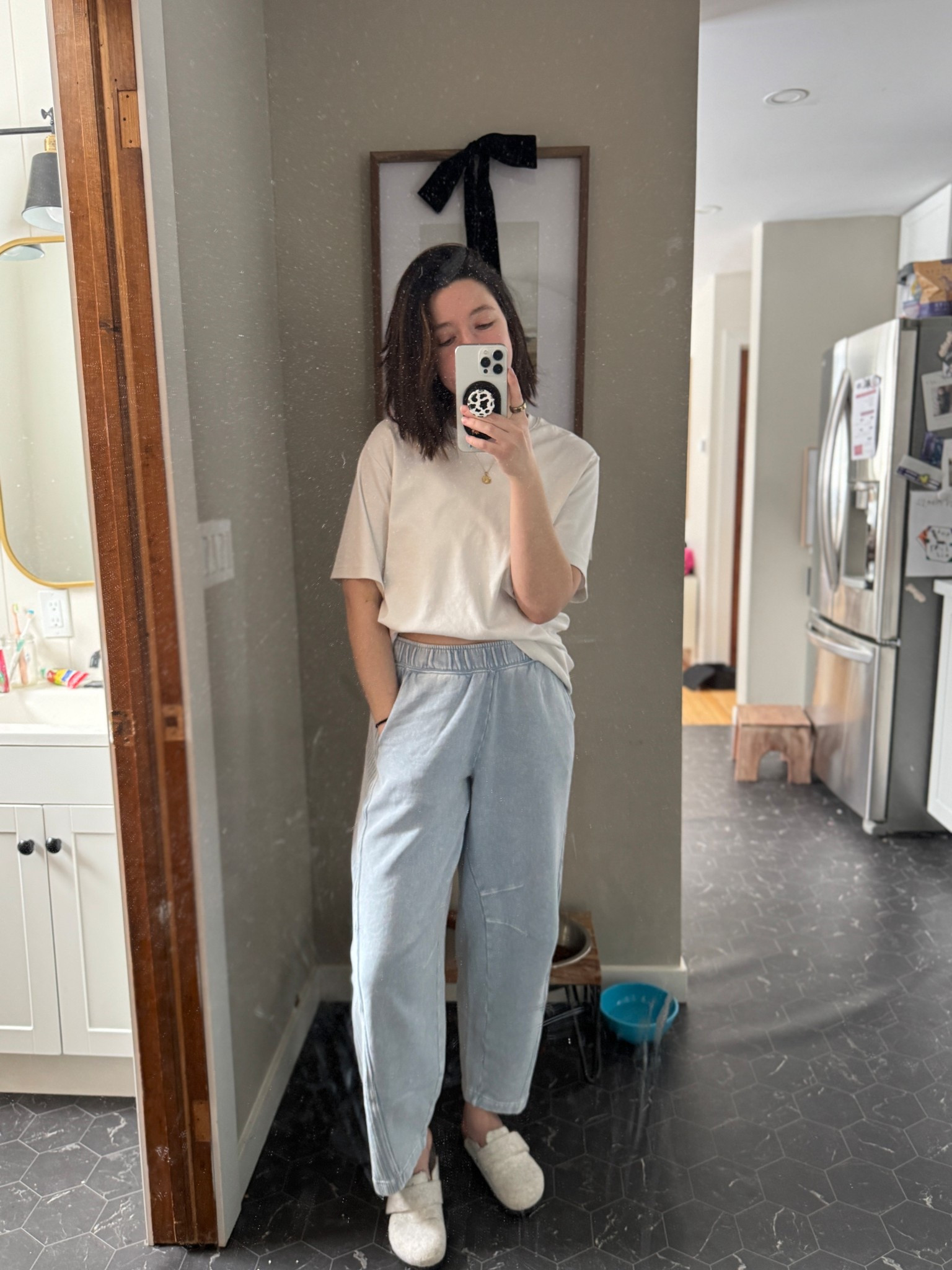 Officially on the Birks train, and live in these pants 