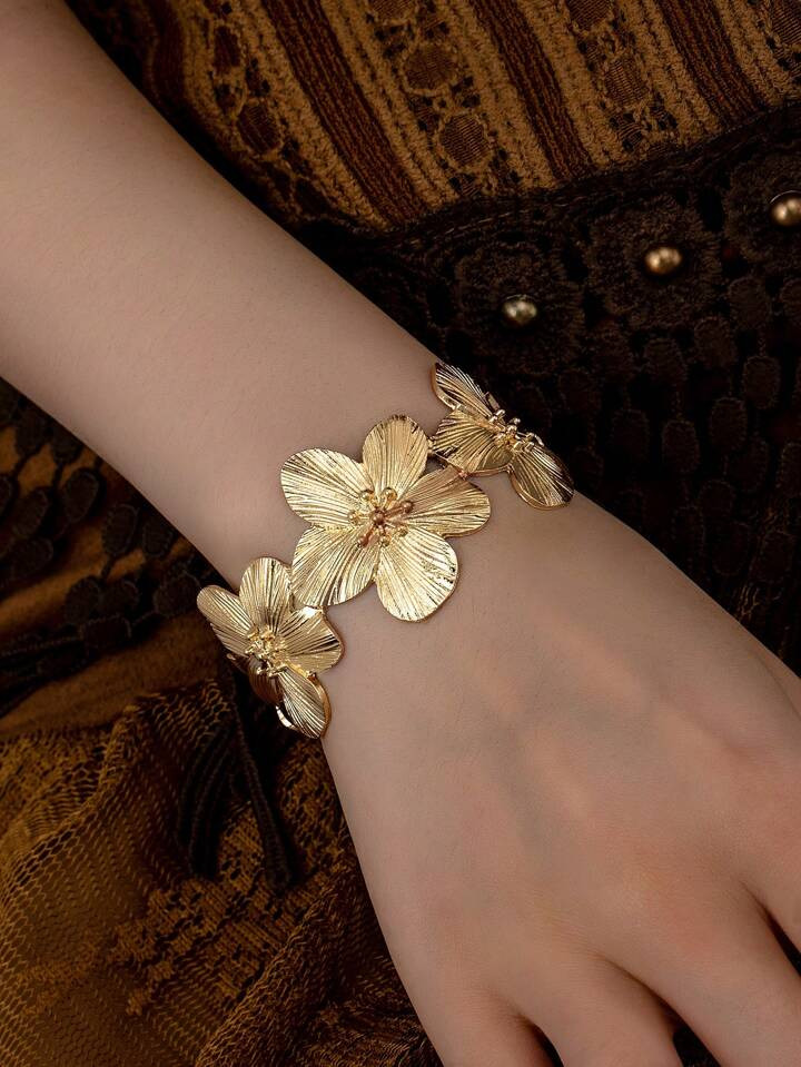 1pc Women's Petals Bracelet With Embossed Texture, Party Hand Chain | SHEIN