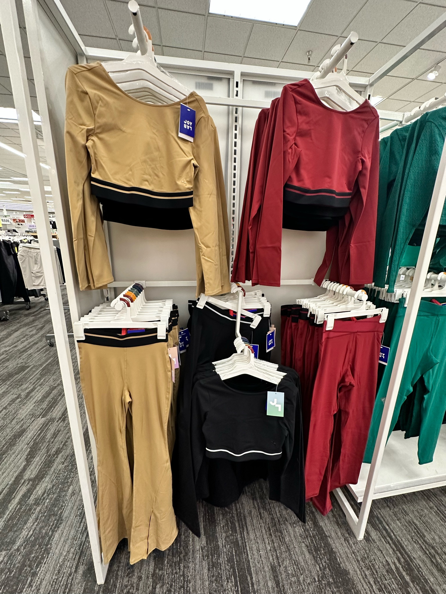 Such a cute workout set for the fall! 



#LTKunder50 #LTKFind #LTKFitness