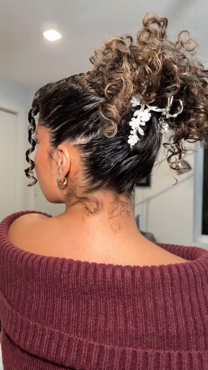 Cute & easy Valentine’s Day curly updo❣️how fun are the heart bangs though?! 🥹 Comment HAIR for product & accessory 🔗’s!

#curlyhair #curlyhairstyles #hairstyleinspo #3bcurls #hairstyletutorial #hairstyleinspiration #curlyhairroutine