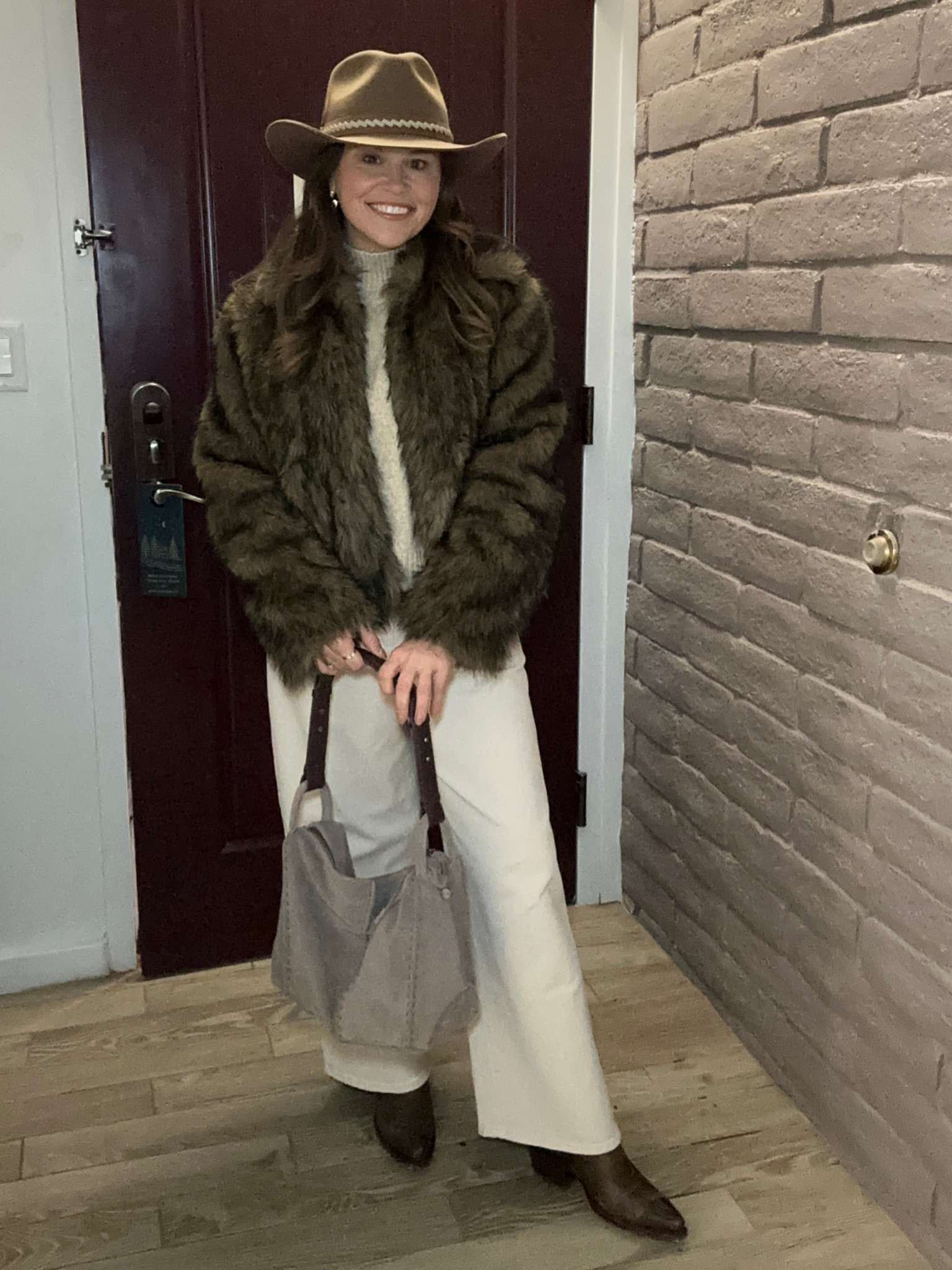 Loving this all neutral elevated western look for dinner at King Sushi in Jackson! 

#winterstyle #westernstyle