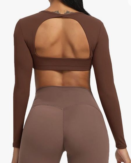 Workout set, crop gym top, brown crop top 

#LTKsalealert #LTKstyletip #LTKfindsunder100