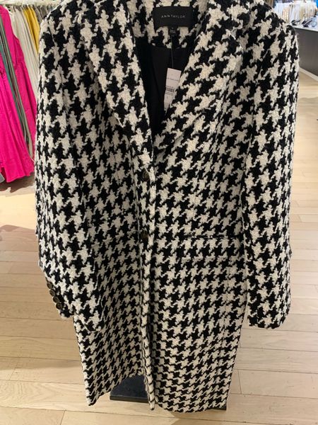 I love a houndstooth coat and fell in love with this fabulous coat from Ann Taylor. Right now it is 30% off!

#LTKsalealert #LTKHoliday #LTKSeasonal