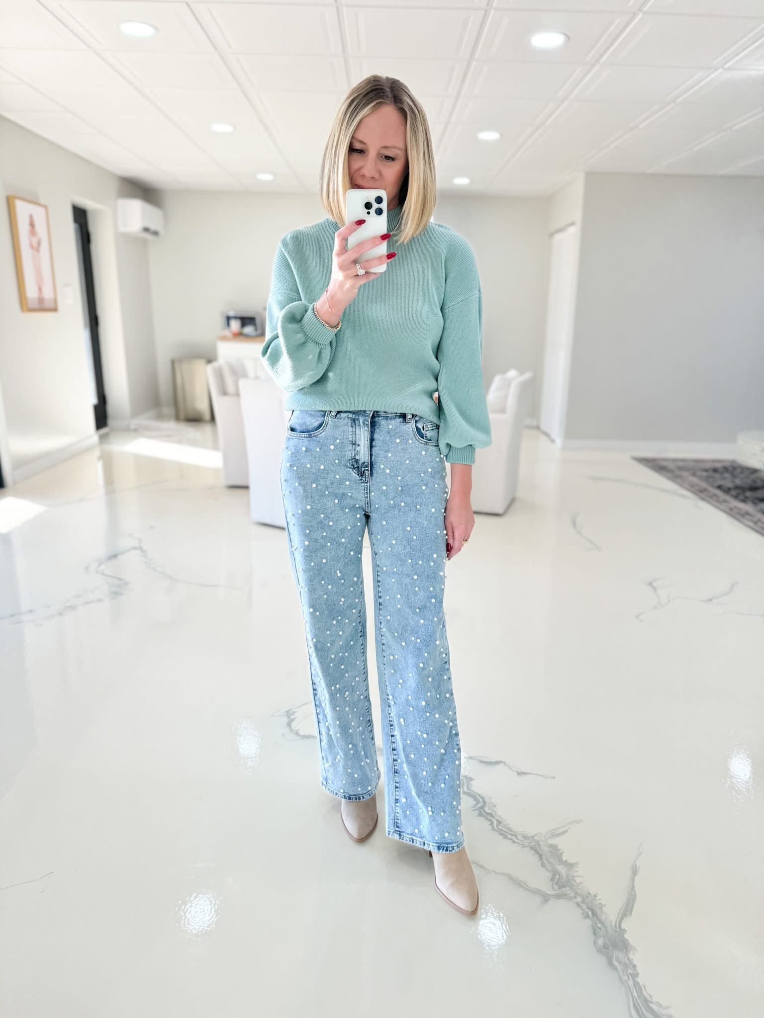 Casual outfit ideas from Amazon. 

Fashionably Late Mom. 
Cute outfit inspiration. 
Adorable Pearl jeans