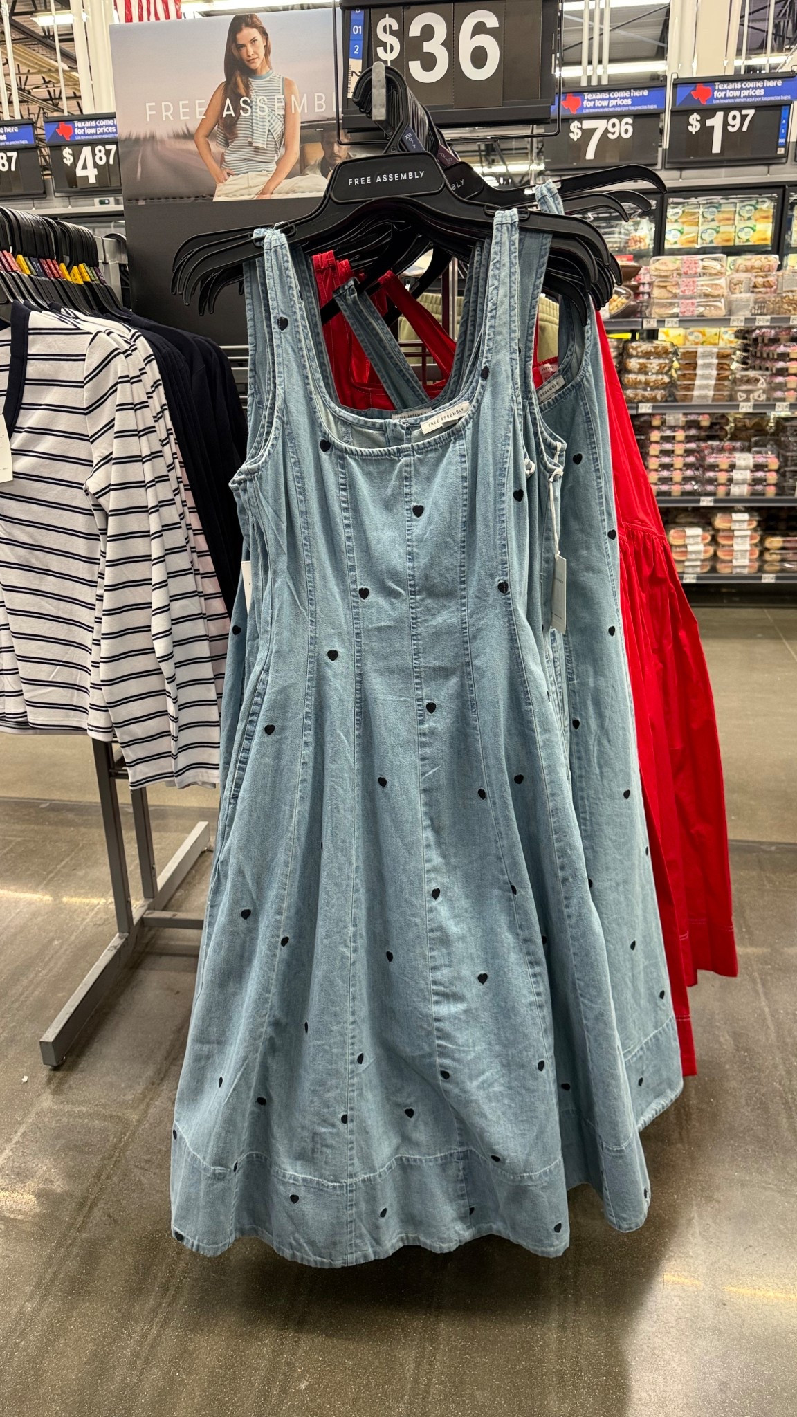 Walmart dress alert!

Free assembly women’s and women’s plus embroidered heart denim panel midi dress

Perfect dress for spring or date night ￼

#LTKmomlife #LTKWorkwear