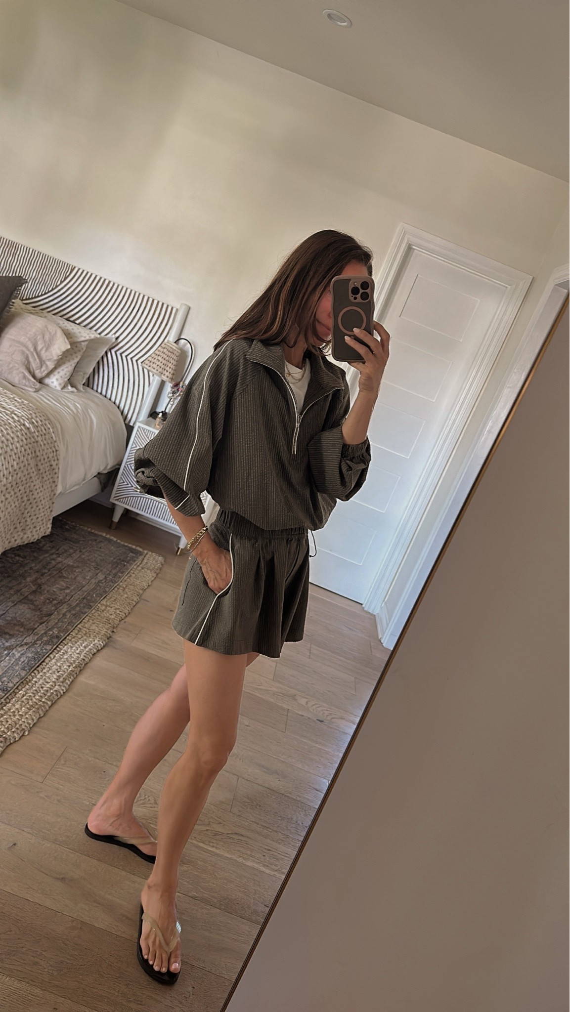 The perfect set for summer days. Lightweight and the prettiest olive green color