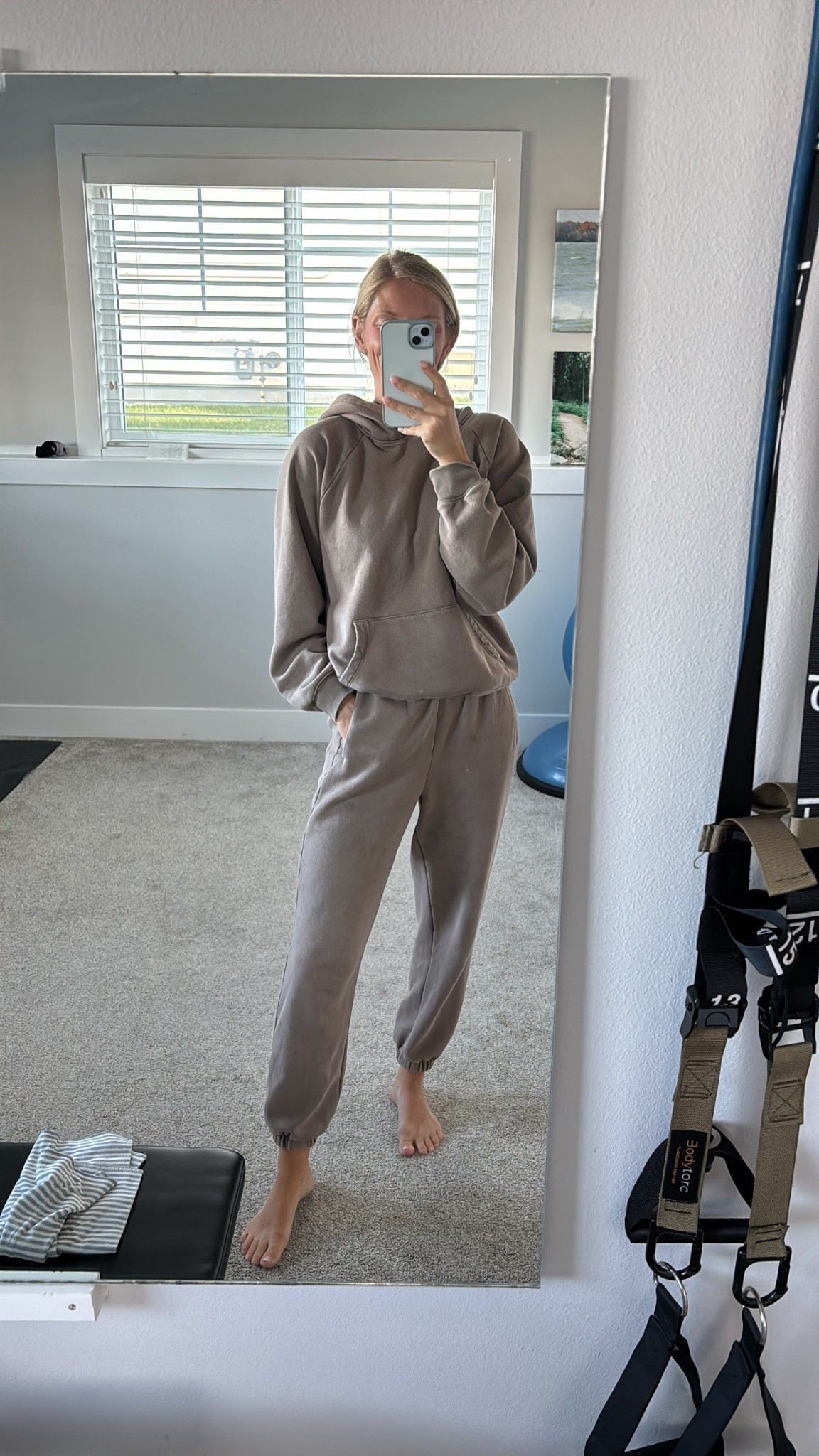 Love this lounge set from gap! 
Wearing size S in top and XS bottoms 