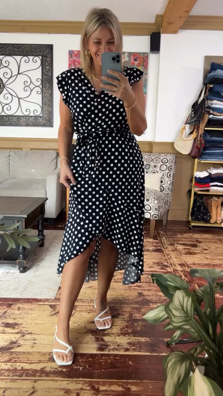 Little wrap dress size large

#LTKMidsize #LTKOver40 #LTKWedding