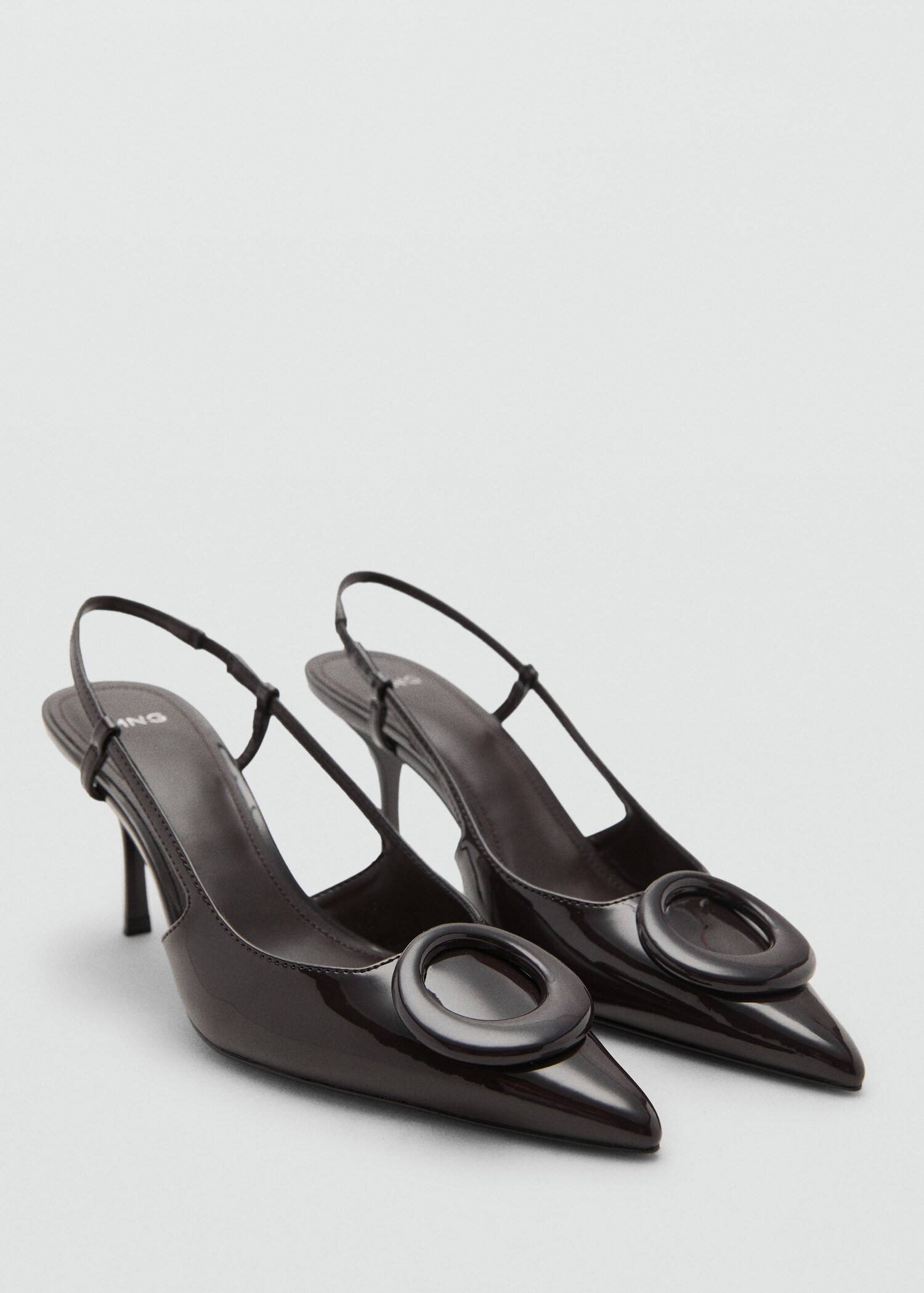 Lackleder-Pumps mit Absatz und Ring | Mango EU