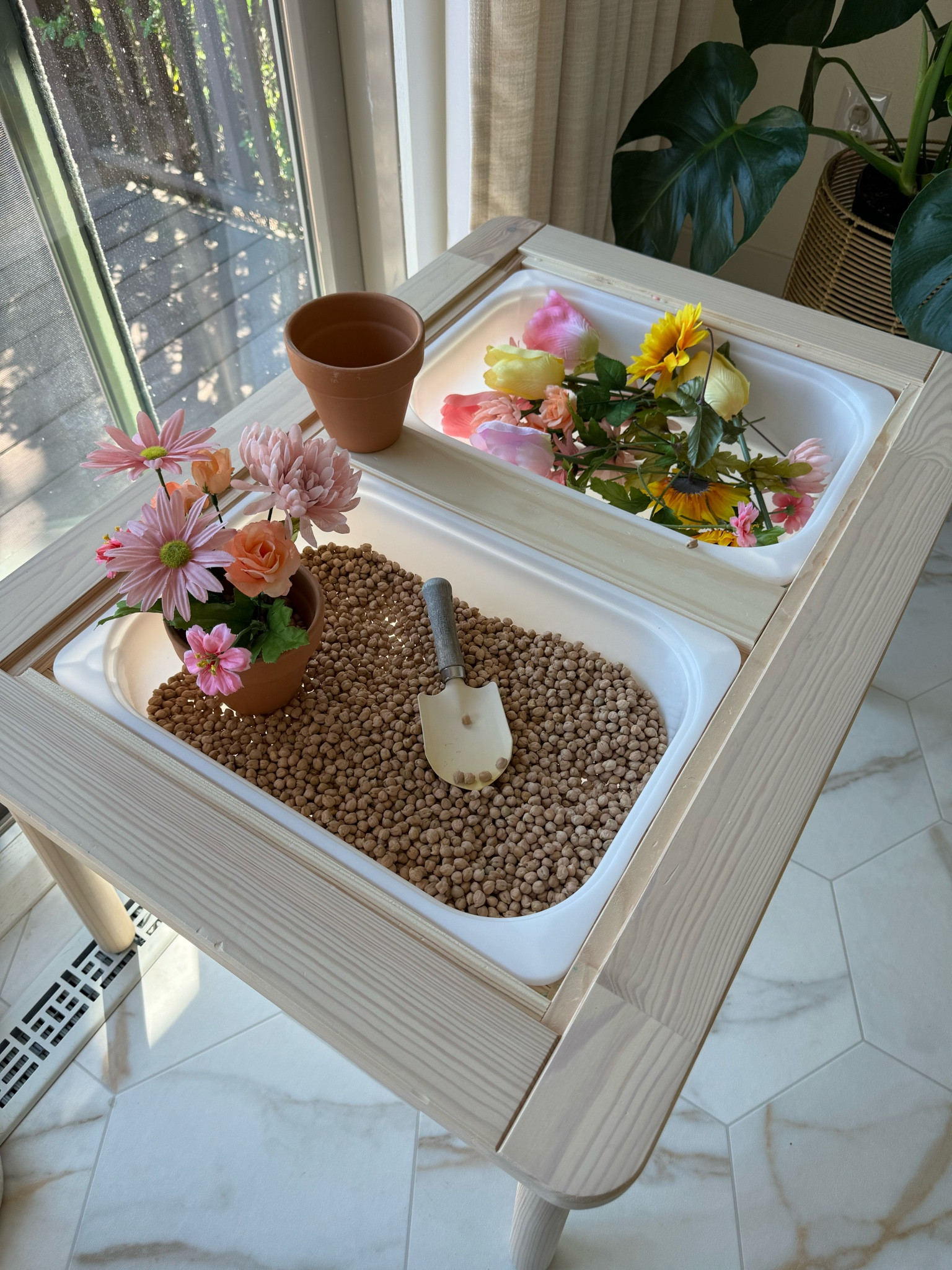 Floral arrangement sensory bin 💐

#LTKfindsunder50 #LTKfamily #LTKkids