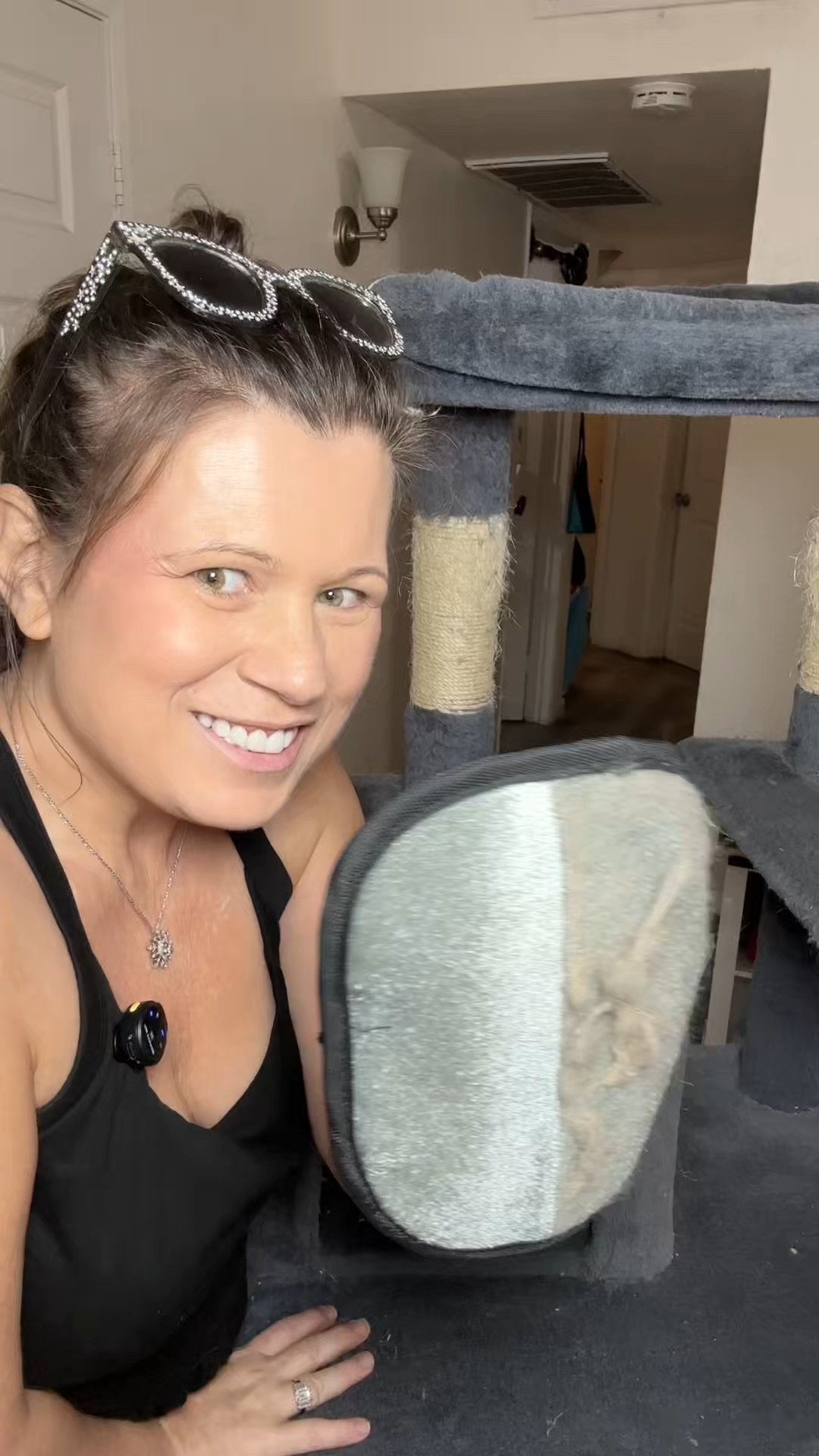 Tired of fighting to clean pet fur? I've been using these new pet hair-removing glove, and let me tell you, it works like magic!

#pethairremoval
#groomingessentials #PetCare #Cleaning #PetHair #CatMom #CatDad #cat #CatFur