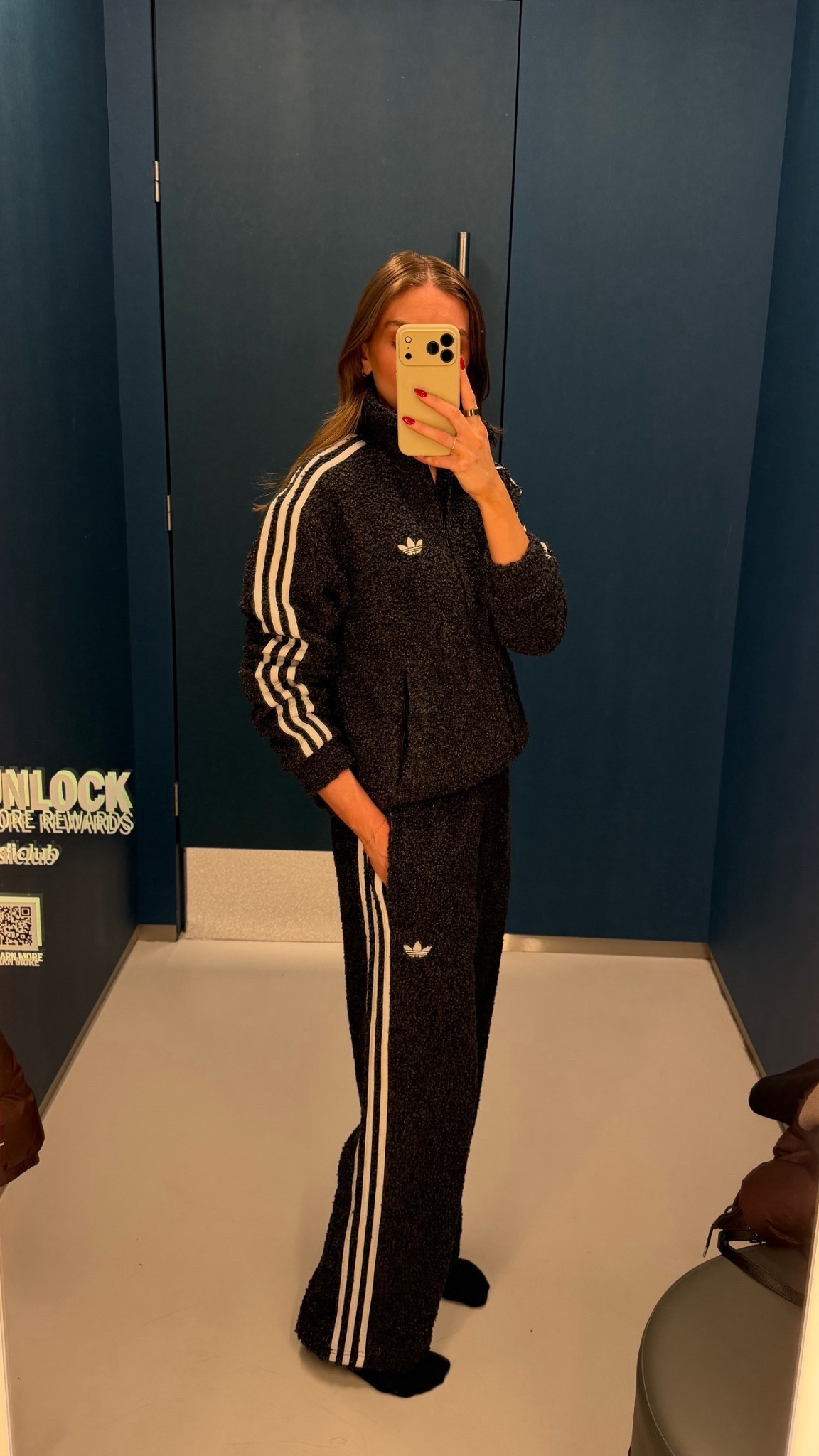 Trying the XS in the Adidas boucle track top and matching trousers


AD. @adidas #CREATEDWITHADIDAS