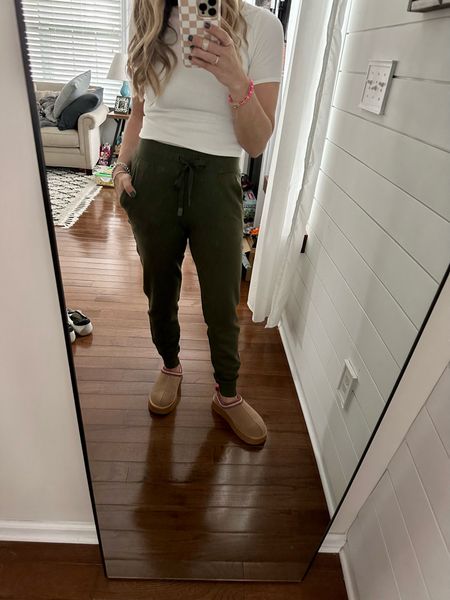 Easy to throw on joggers in olive 

Wearing size smalll

#LTKMostLoved #LTKstyletip #LTKfindsunder50