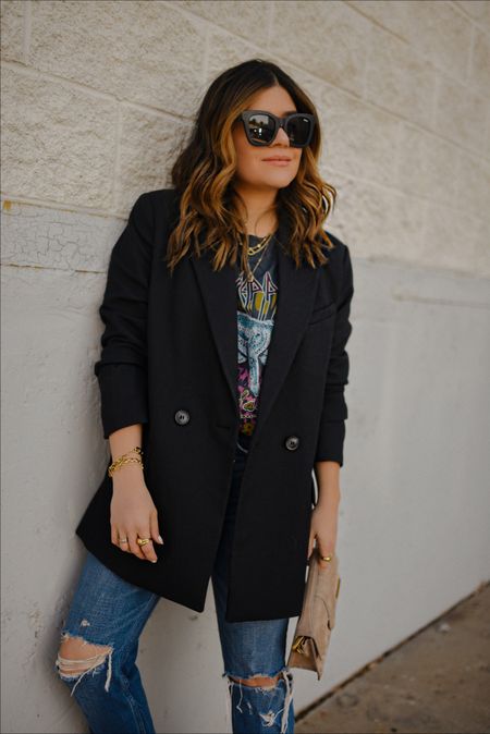 Can’t never go wrong with the perfect black blazer! Linking my favorites under $100! My tee is under $25 and my jeans are on sale right now.🧡
Abercrombie jeans, black blazer, graphic tee, Quay sunglasses

#LTKunder100 #LTKstyletip #LTKSeasonal
