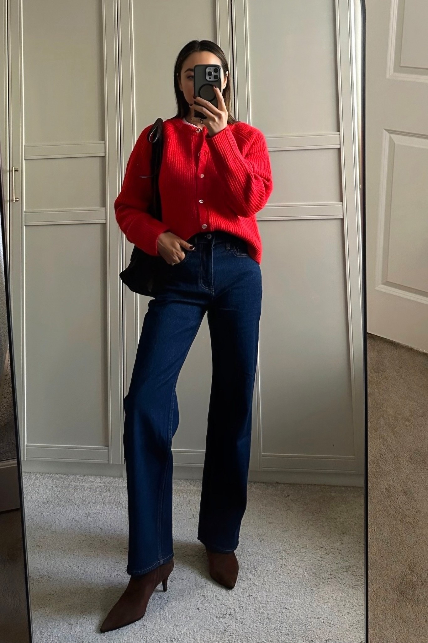 #abercrombiepartner 25-50% Off Everything + an Extra 15% off Select Styles for Abercrombie's cyber sale

The 90s relaxed jeans - one of my favorite classic jeans. The fit of these are so good! I went with a short inseam for a slight crop as the regular length runs longer

Cardigan - small

* Offer valid online only 12/1/2025 in US/CA.
Offer applies to select styles as indicated. Online price reflects discount.

#LTKSaleAlert #LTKCyberWeek