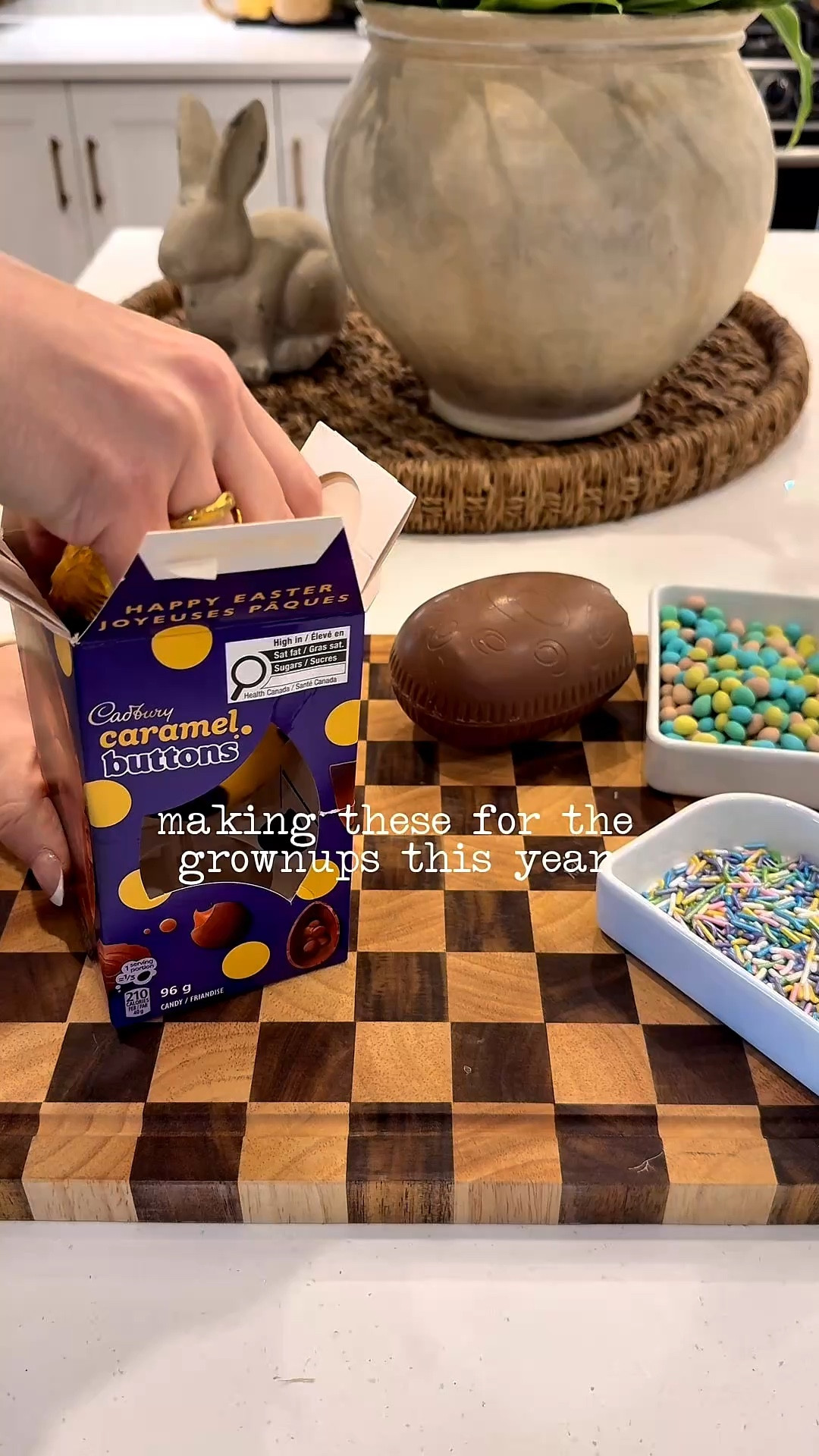 Baileys milkshake in Easter egg🤎
recipe:
2 c vanilla ice cream
1/2 c milk 
1/4 c Baileys 
1/4 c chocolate syrup
Blend and pour into hollow chocolate eggs 
Top with whip cream, mini eggs and sprinkles 
(Makes two)
