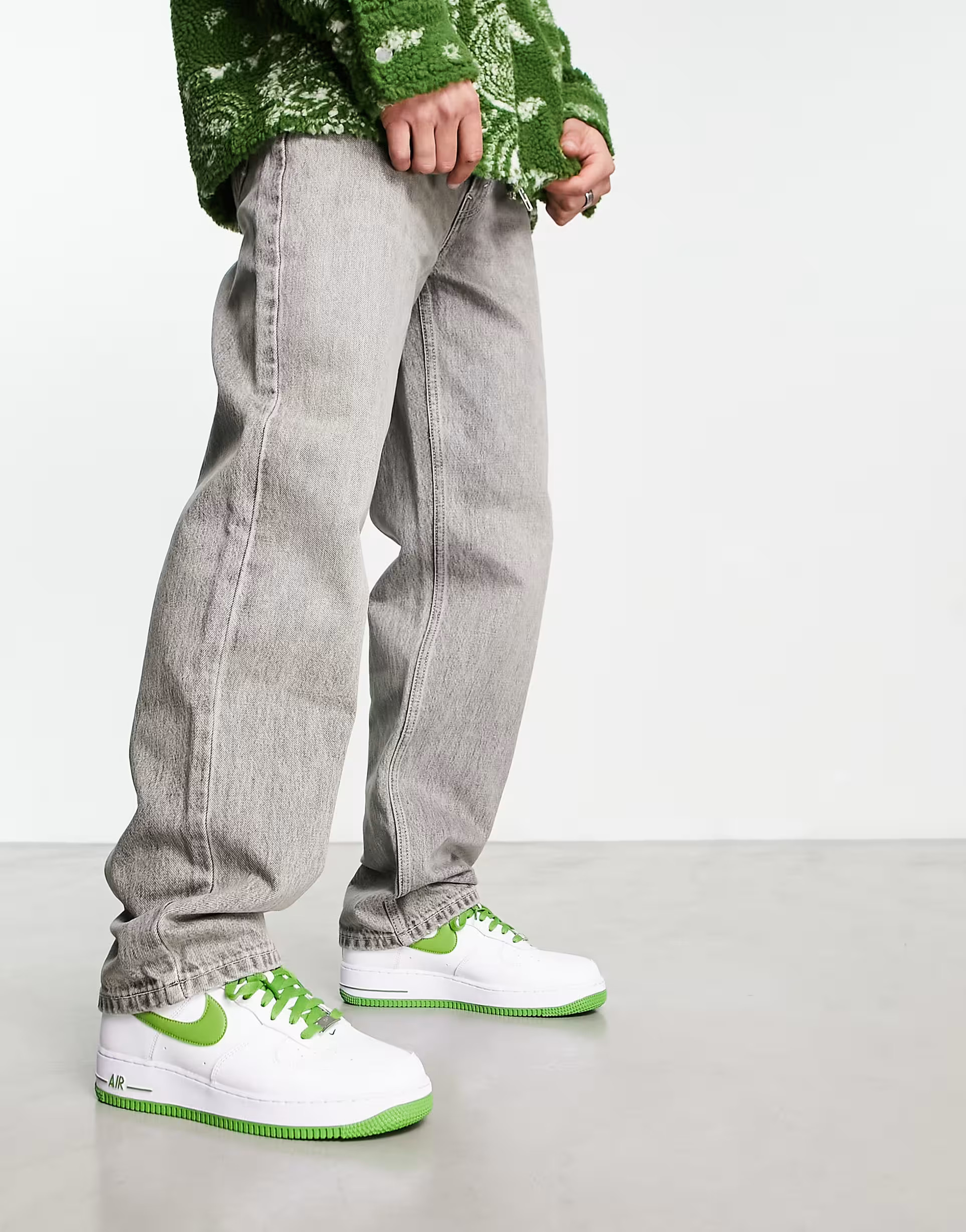 Nike Air Force 1 '07 sneakers in white and green | ASOS (Global)