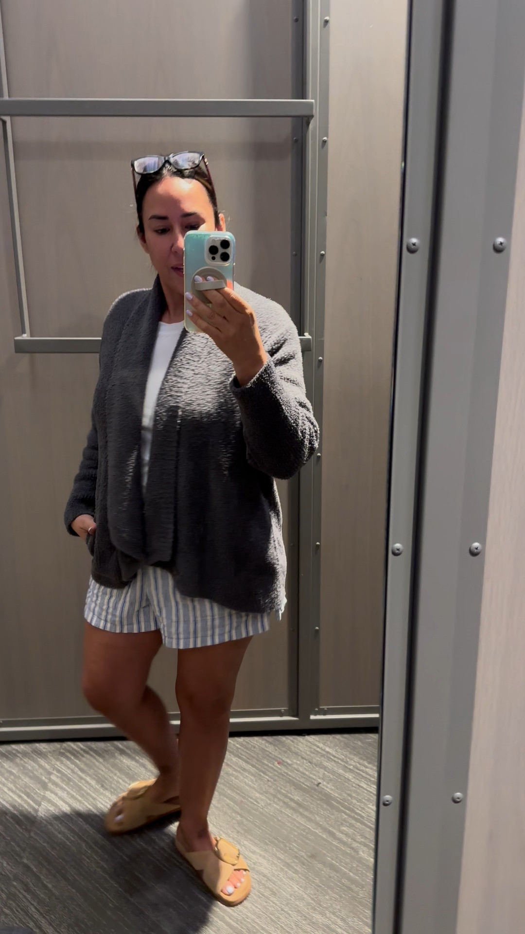 Here’s another barefoot dreams sweater. I love this dark gray it’s got pockets on the outside, there’s also more pockets on the inside. It feels like you’re just wearing a cuddly blanket, I’ll be wearing this with jeans and a black tank top cause I wear tank tops all year, I live in California and I’m in menopause so I get hot. Super cute, super soft, you can never go wrong with barefoot dreams.

#Nordstrom sale #NSale #Fall

#LTKSaleAlert #LTKSeasonal #LTKOver40