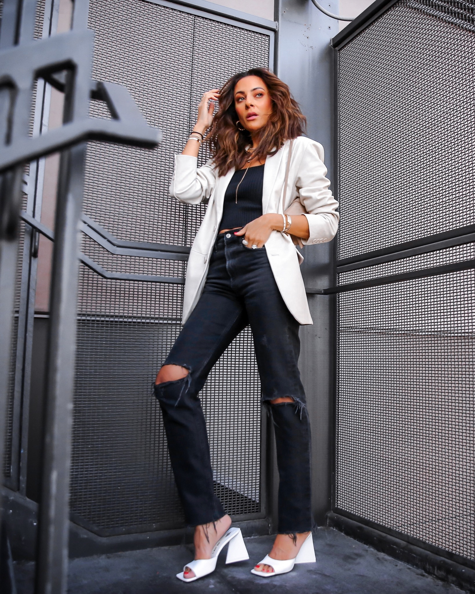 SHOPBOP SALE: Denim Finds 👖⚡️





Lucyswhims, denim, straight leg jeans, high waisted jeans, wide leg jeans, ripped denim, white jeans, black jeans, pants.

#LTKstyletip #LTKsalealert #LTKfit