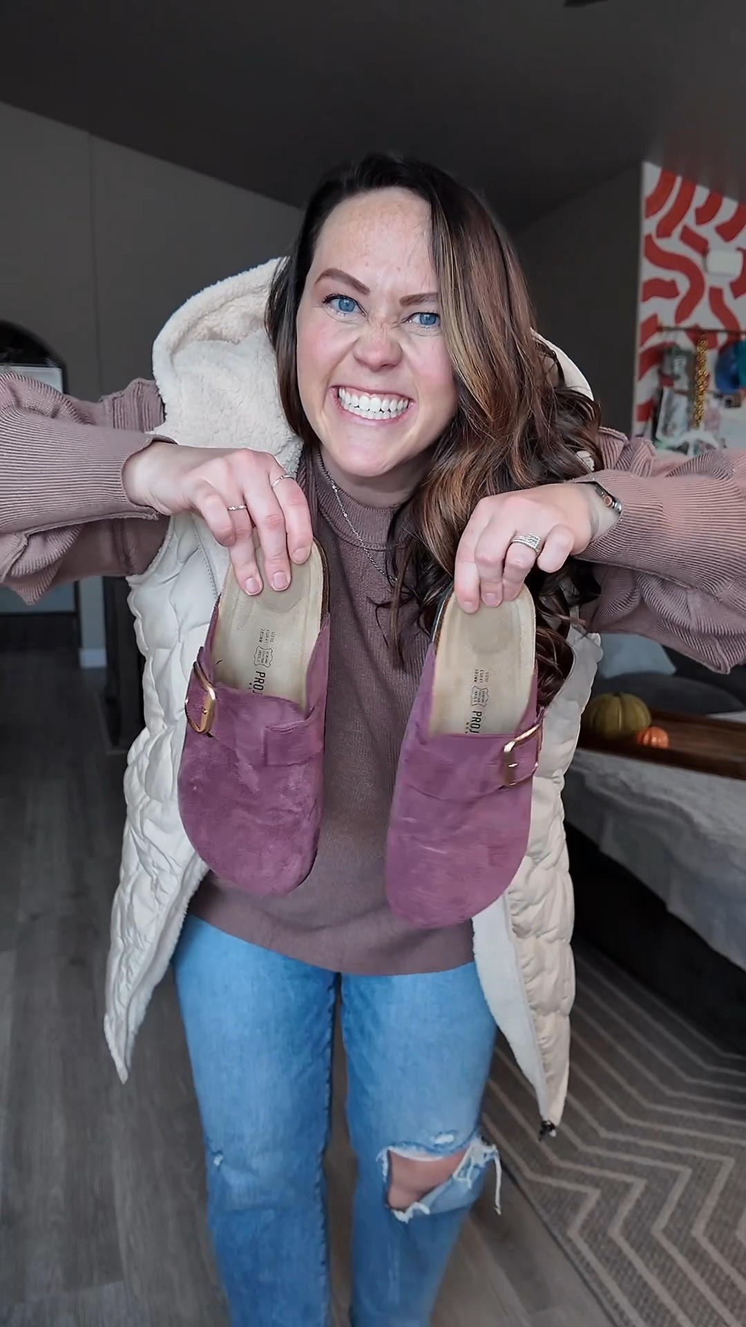 I already tell you guys how much I love this sweater. I can’t stop wearing it. But with this vest too!? Ah! I love it so much! 🤭🤭 

Bra (38DD/ XL): @oeakofficial
Undies (XXL): @meundies  
Sweater(XXL): @lillusoryoffical
Vest (XL): @ecowish 
Socks: @amazonfashion 
Shoes: @projectcloudshoes   
Necklace: @skysgembox
Bag: @onequince   
Hydration: @alaninutrition & @hydrojug

#midsizestyle #falloutfits #falloutfit #cozyoutfit #onthego #workoutfit #casualfalloutfit #fallfashion #cozyfall #easyoutfitidea #midsize #amazonfinds  #amazonfashion #fallvest #vest  #sweaterweather  


#LTKSeasonal #LTKgrwm #LTKMidsize