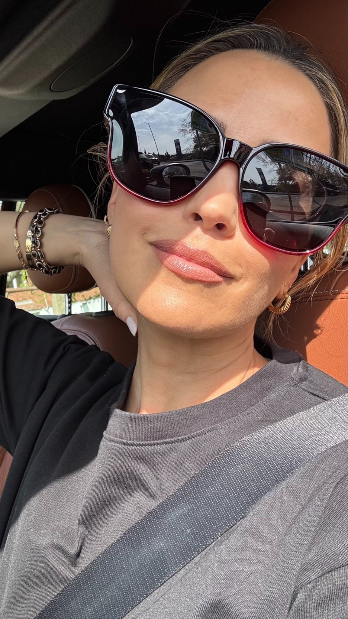 Lip Combo 💫
Rhode Peptide Lip Tint in toast 
NYX Duck Plump Liner in nude flip