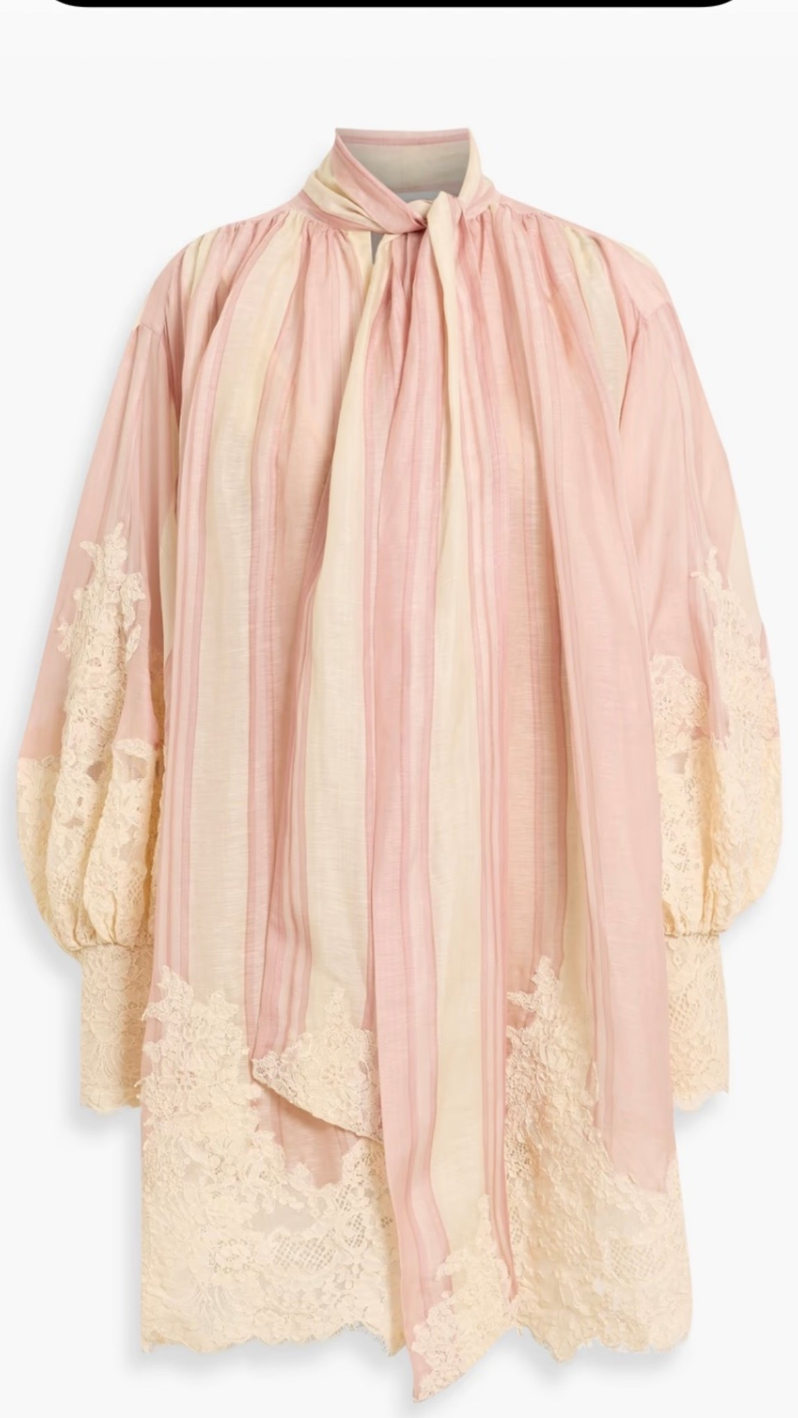 The perfect lace dress 🦢