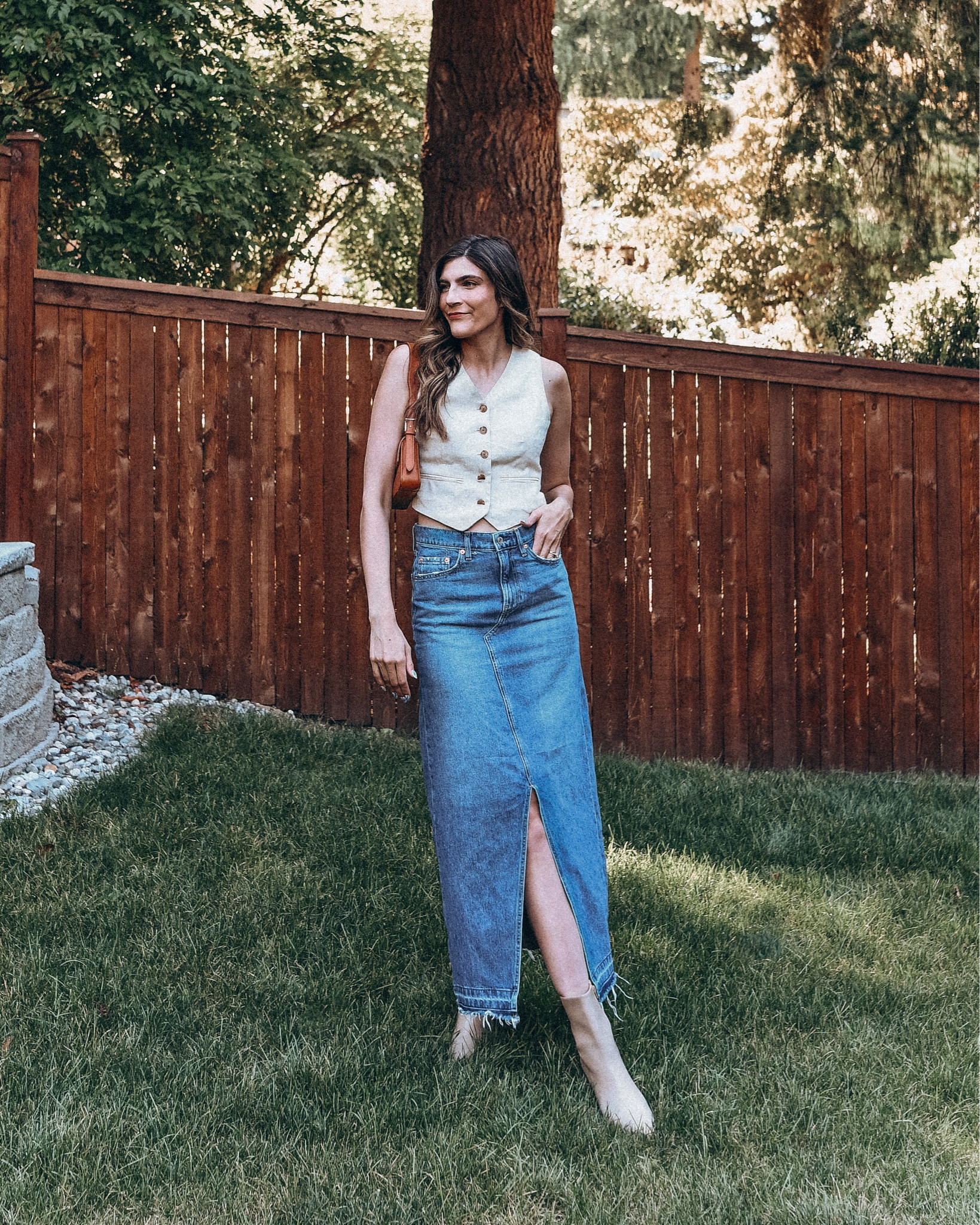 Transitional summer to fall outfit

Skirt is from Gap, but tall sizes are sold out (still available in petite and regular). I linked similar styles in tall sizes! 

Boots are available at the Nordstrom Sale (TTS) 


#LTKSeasonal #LTKxNSale #LTKsalealert