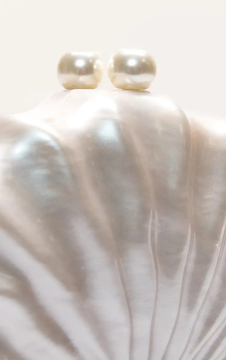 Pearl Hard Shell Clutch Bag | PrettyLittleThing US