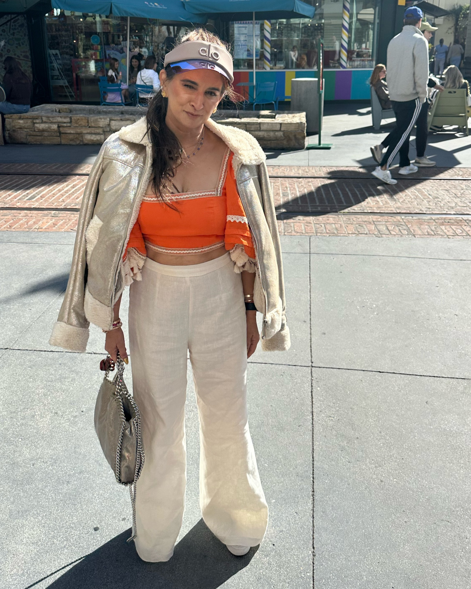 Sunday Funday hopping around LA, from farmers market delights to strolling through #thegrove. Sporting my new visor from #alo for that perfect sunny day vibe, paired with my trusty #stellamccartney bag, always on repeat. ☀️🛍️ #LAAdventures #WeekendVibes

#LTKitbag #LTKover40 #LTKstyletip