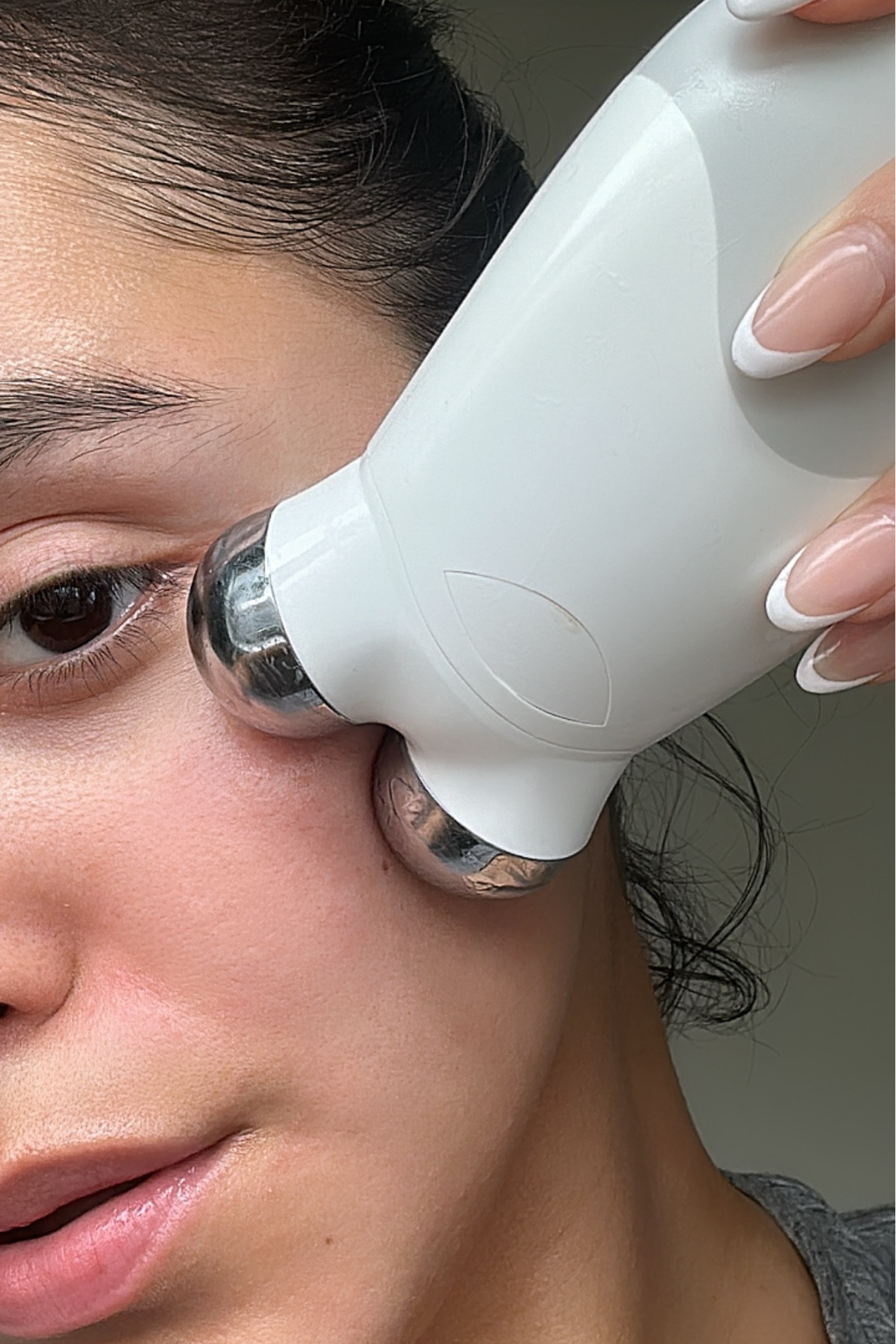 Microcurrent device I use 3-5x a week for a snatched face 🧖🏻‍♀️🫶🏻✨

#LTKbeauty #LTKGiftGuide #LTKsalealert