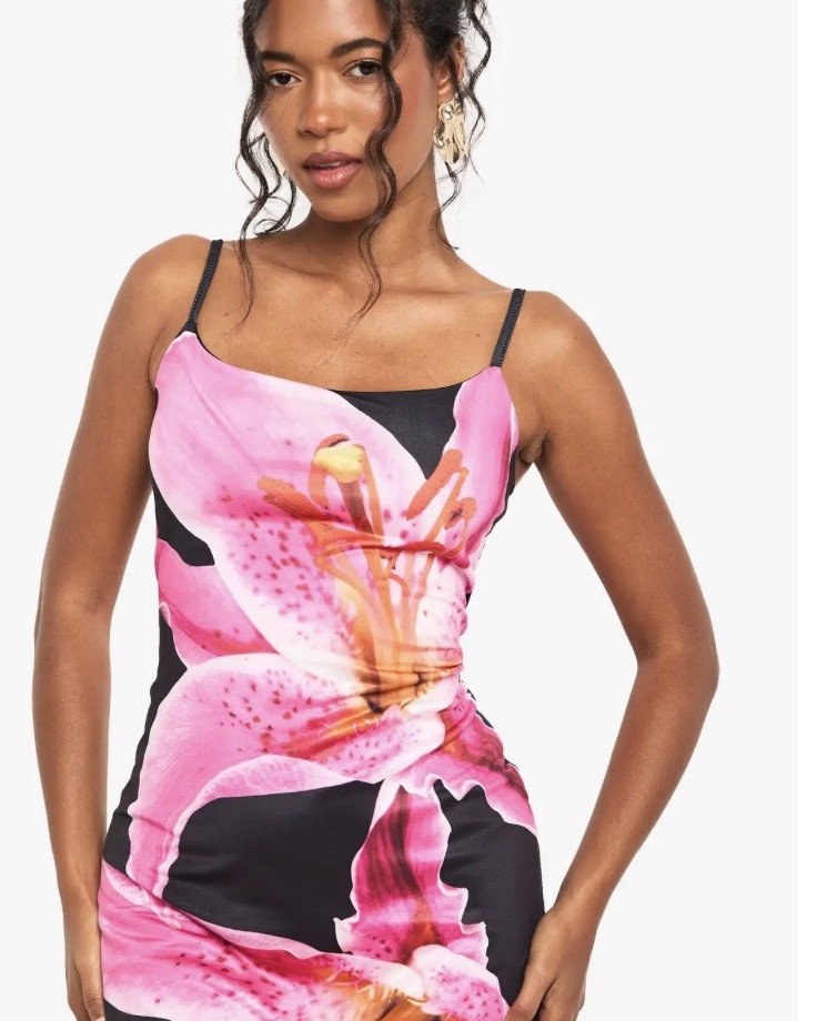 Slinky floral print design
Adjustable spaghetti straps fit
Figure-hugging silhouette highlights curves
Flattering cowl neckline drapes
Bold statement party dress
Description
Slinky floral mini dress with adjustable spaghetti straps for a customised fit
Flattering cowl neckline that drapes beautifully across the décolletage
Figure-hugging silhouette that accentuates your curves
Bold floral print design that makes a striking statement
Versatile mini length perfect for showing off your legs
Turn heads on your next night out in this eye-catching floral mini dress from Boohoo. The slinky fabric gently skims your figure while the cowl neckline adds a touch of sophistication to this party-ready piece. Style with strappy heels and statement earrings as seen on our model for a complete look that's ready for the dance floor. This dress works brilliantly for drinks with the girls or a special date night in the city. For cooler evenings, layer with a cropped leather jacket and swap your evening bag for something more structured. The vibrant print ensures you'll stand out from the crowd while the comfortable stretch fabric means you can dance the night away with ease.
@boohoo

#LTKSaleAlert #LTKdayinmylife #LTKU