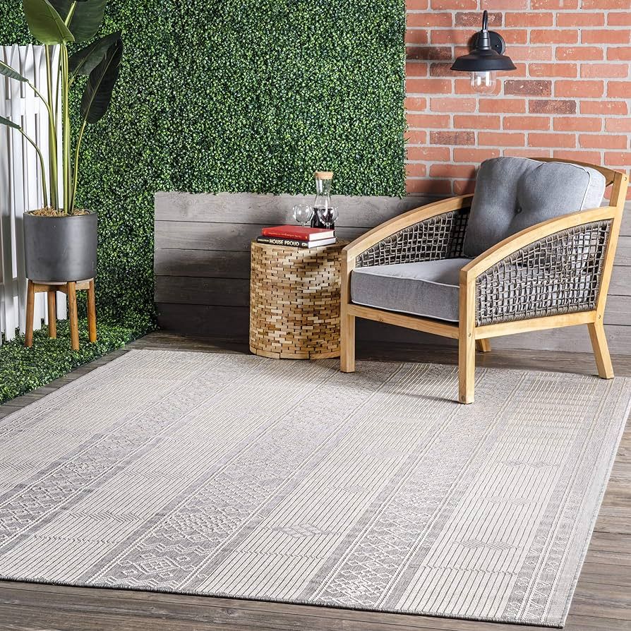 nuLOOM Leigh Ethnic Stripes Indoor/Outdoor Accent Rug, 4x5, Light Grey | Amazon (US)